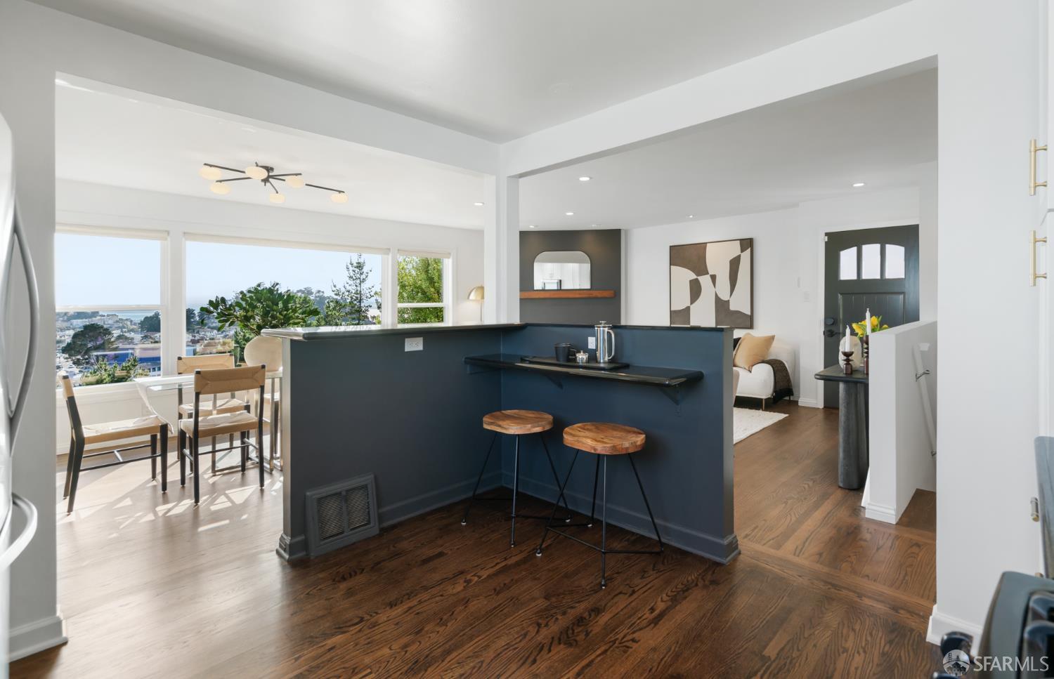 Detail Gallery Image 11 of 41 For 71 Panorama Dr, San Francisco,  CA 94131 - 4 Beds | 2/1 Baths