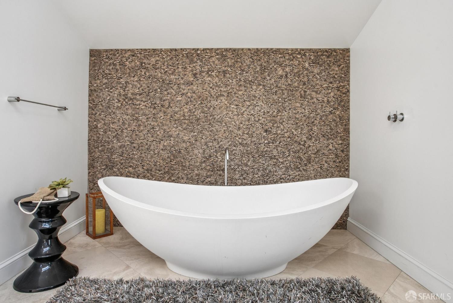 Detail Gallery Image 36 of 47 For 2550 Greenwich St, San Francisco,  CA 94123 - 4 Beds | 3/1 Baths