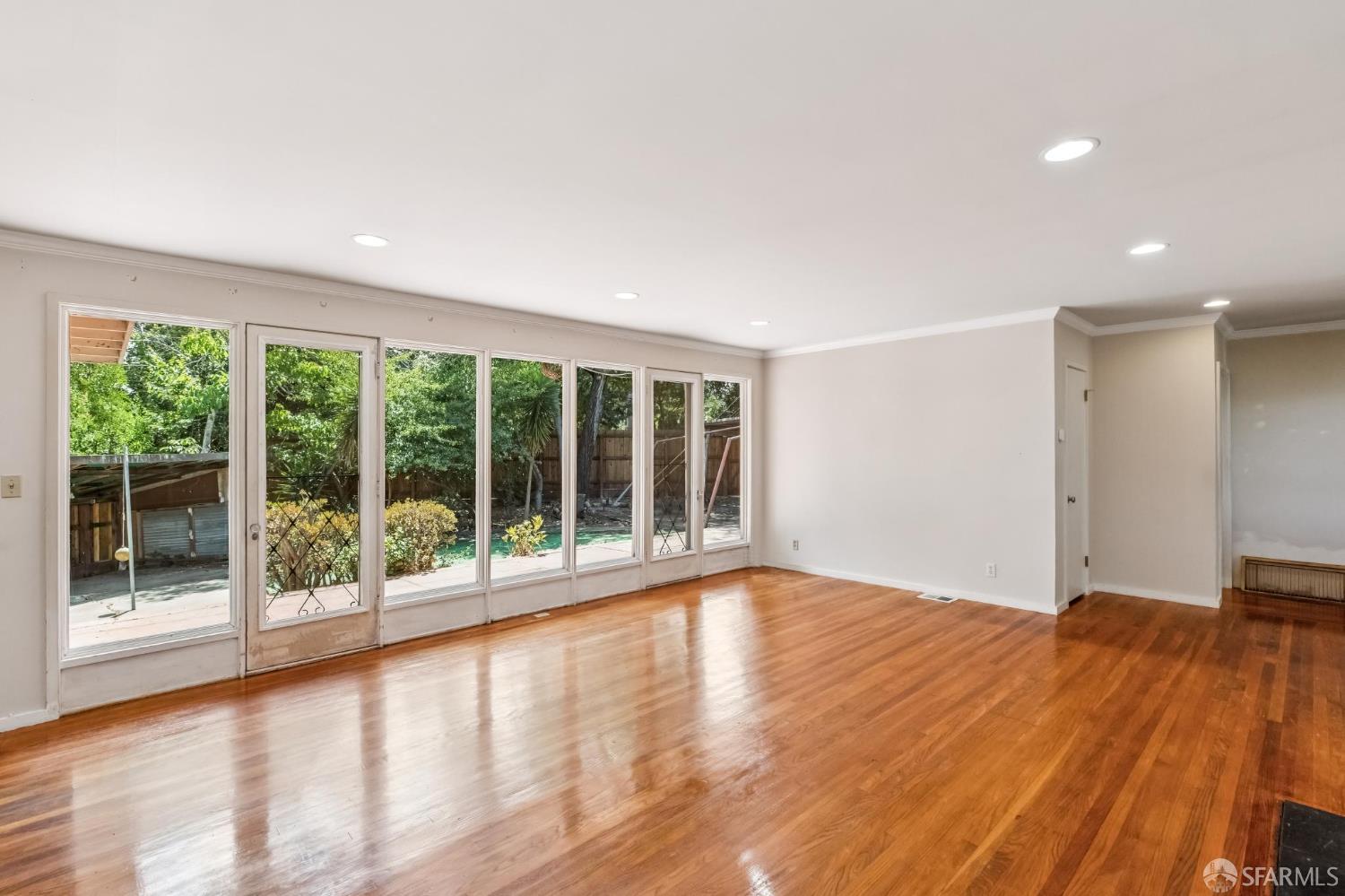 Detail Gallery Image 7 of 31 For 1151 Eastmoor Rd, Burlingame,  CA 94010 - 2 Beds | 1 Baths