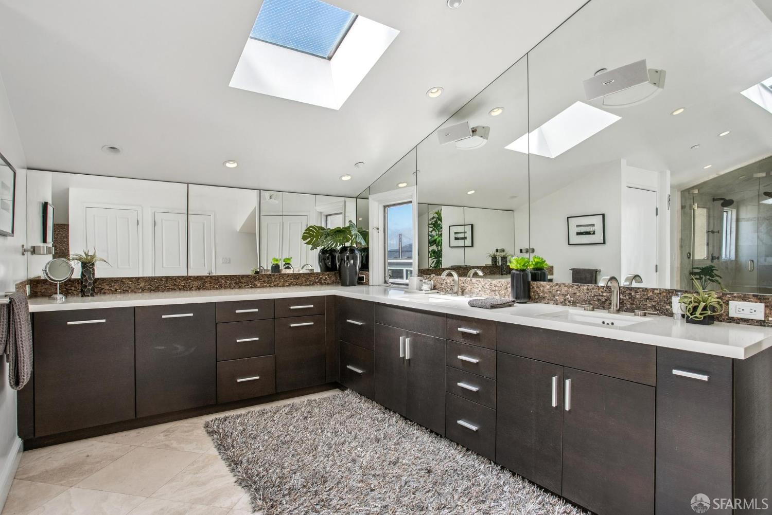 Detail Gallery Image 34 of 47 For 2550 Greenwich St, San Francisco,  CA 94123 - 4 Beds | 3/1 Baths