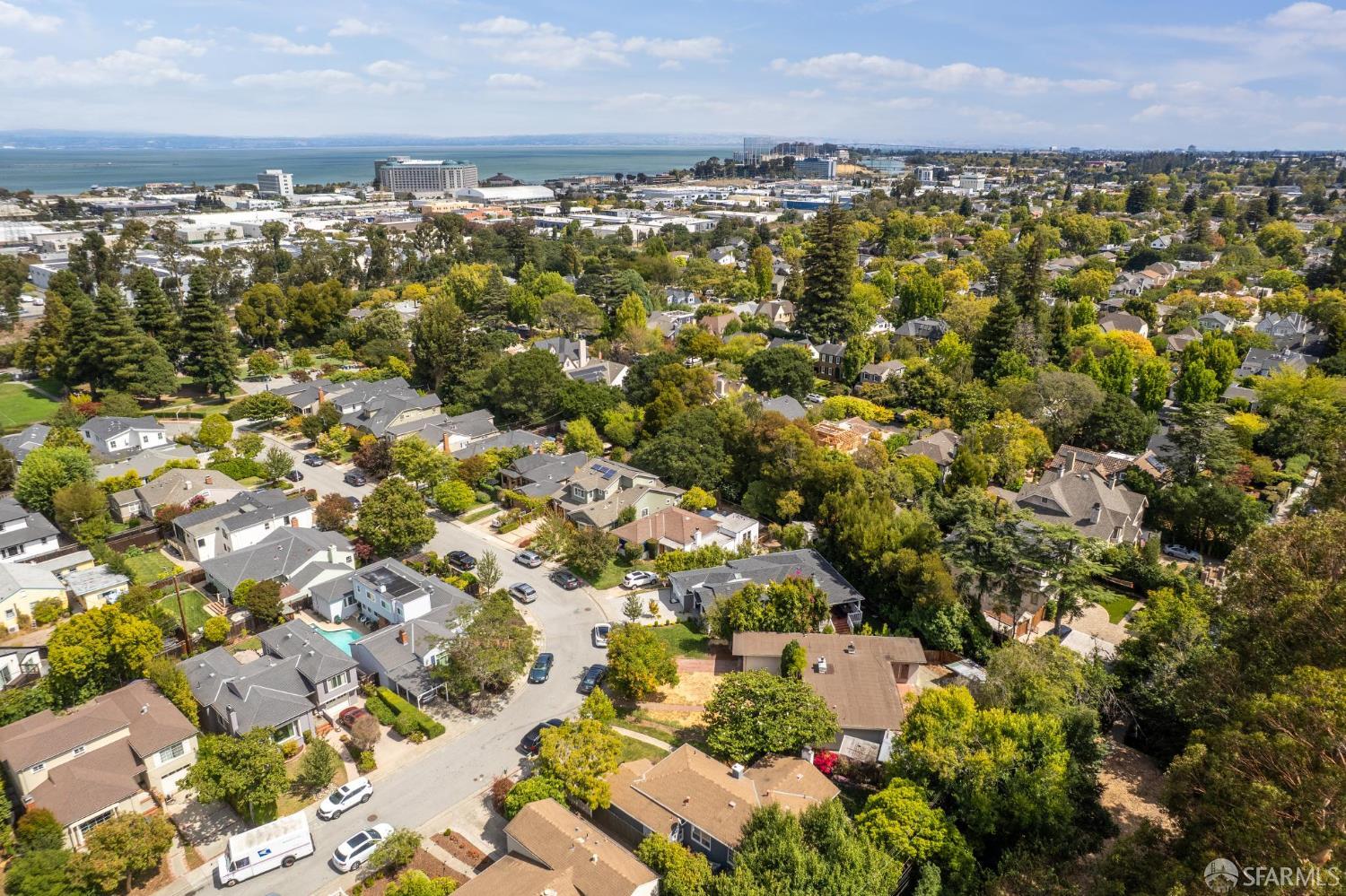 Detail Gallery Image 29 of 31 For 1151 Eastmoor Rd, Burlingame,  CA 94010 - 2 Beds | 1 Baths