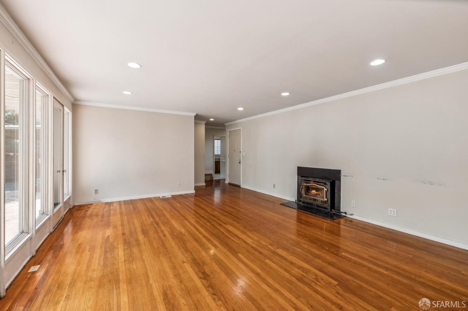Detail Gallery Image 8 of 31 For 1151 Eastmoor Rd, Burlingame,  CA 94010 - 2 Beds | 1 Baths