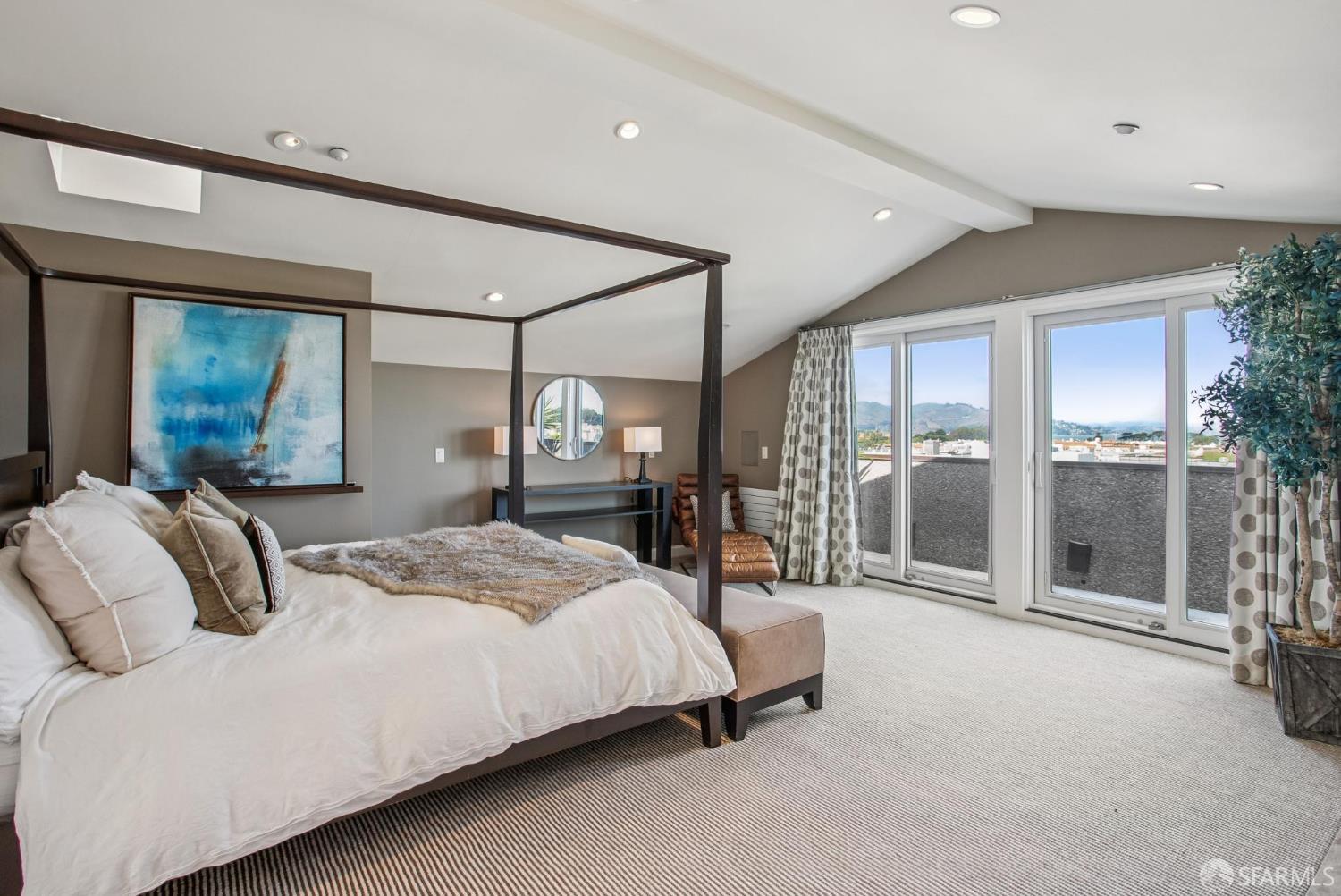 Detail Gallery Image 26 of 47 For 2550 Greenwich St, San Francisco,  CA 94123 - 4 Beds | 3/1 Baths