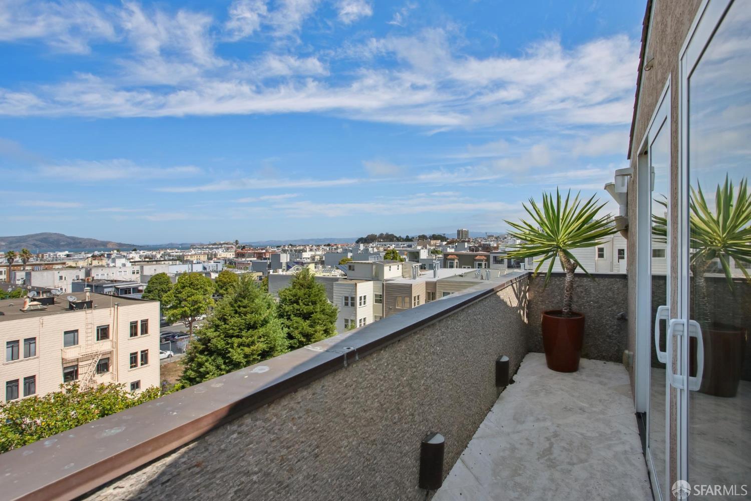 Detail Gallery Image 30 of 47 For 2550 Greenwich St, San Francisco,  CA 94123 - 4 Beds | 3/1 Baths