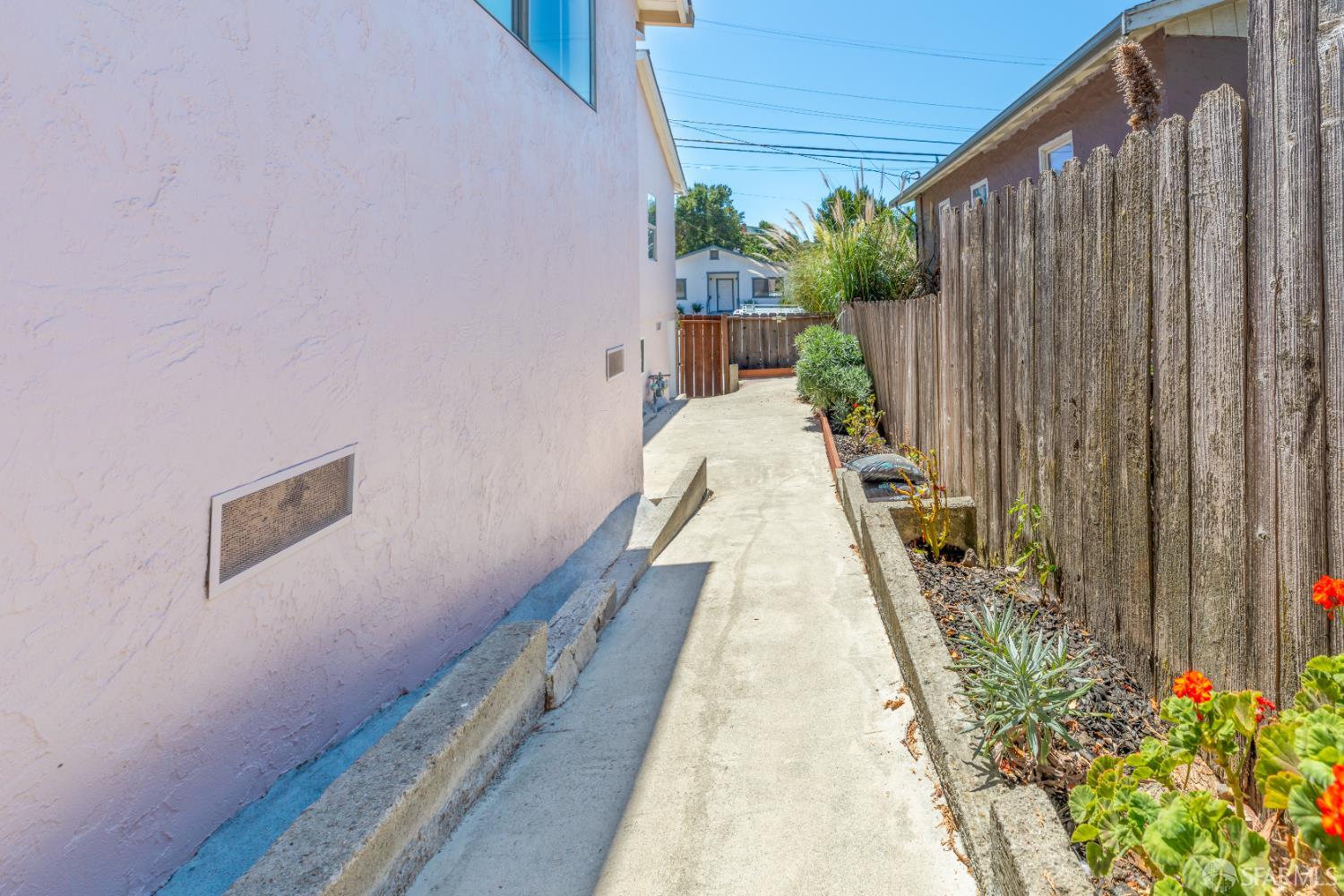 Detail Gallery Image 53 of 71 For 808 4th St, Rodeo,  CA 94572 - 3 Beds | 1 Baths