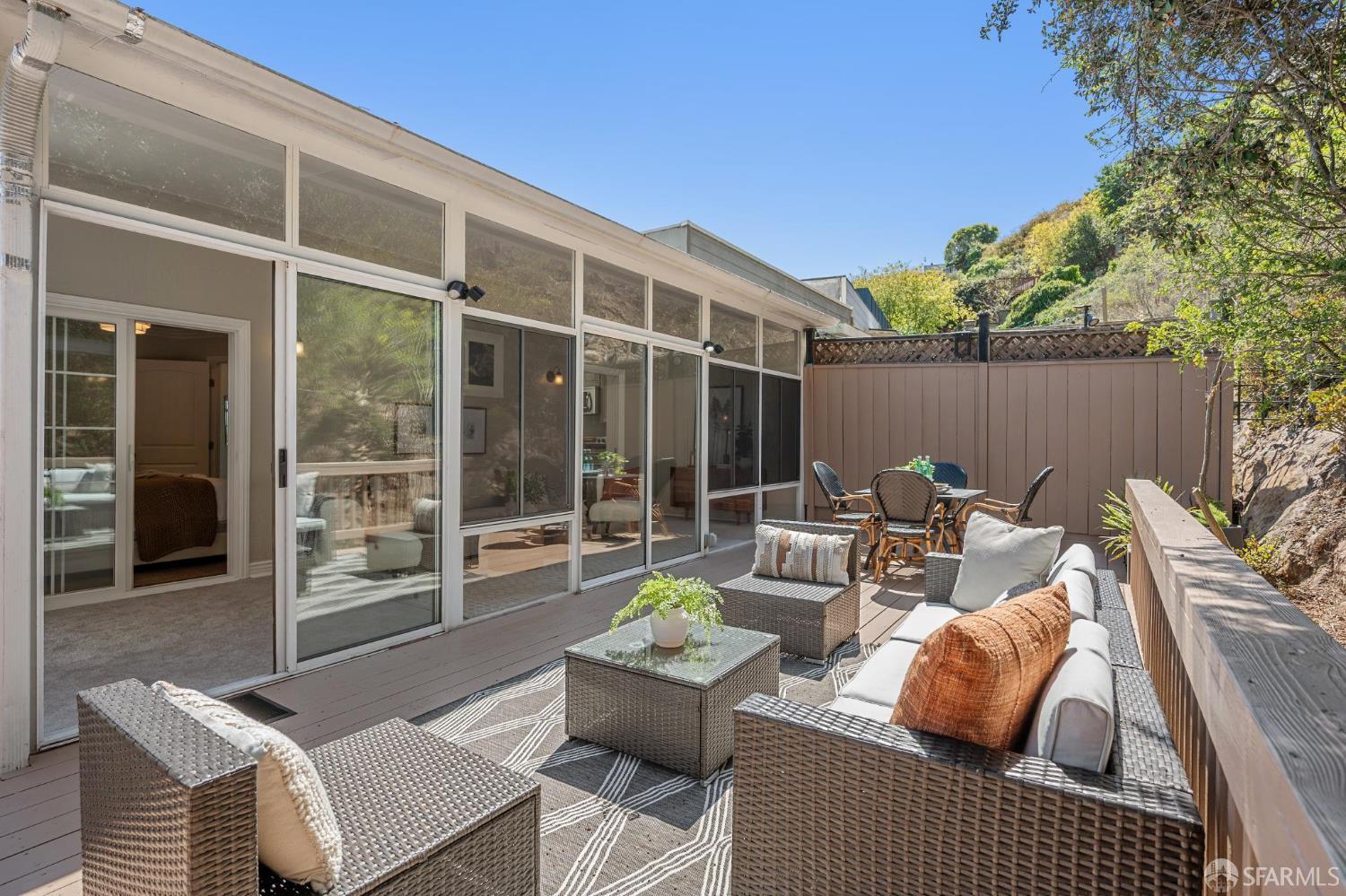 Detail Gallery Image 32 of 72 For 330 Los Palmos Dr, San Francisco,  CA 94127 - 3 Beds | 2 Baths