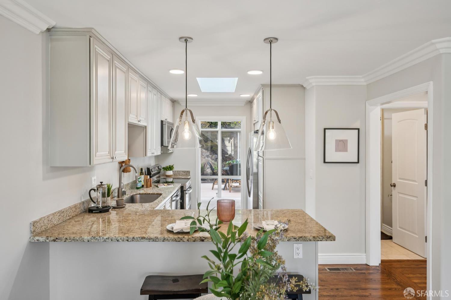 Detail Gallery Image 17 of 72 For 330 Los Palmos Dr, San Francisco,  CA 94127 - 3 Beds | 2 Baths