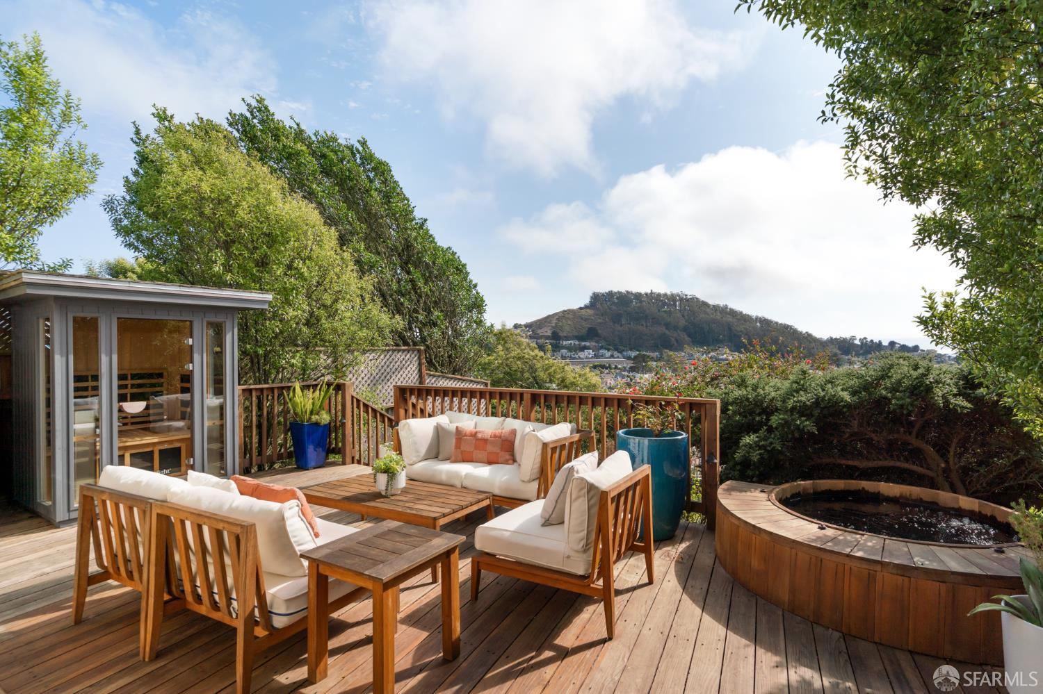 Detail Gallery Image 28 of 41 For 71 Panorama Dr, San Francisco,  CA 94131 - 4 Beds | 2/1 Baths