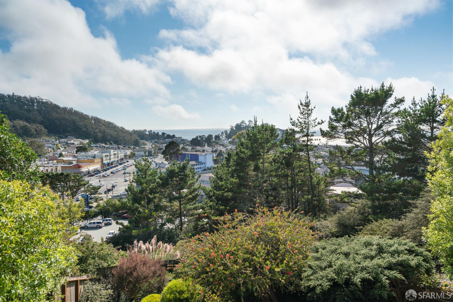 Detail Gallery Image 4 of 41 For 71 Panorama Dr, San Francisco,  CA 94131 - 4 Beds | 2/1 Baths