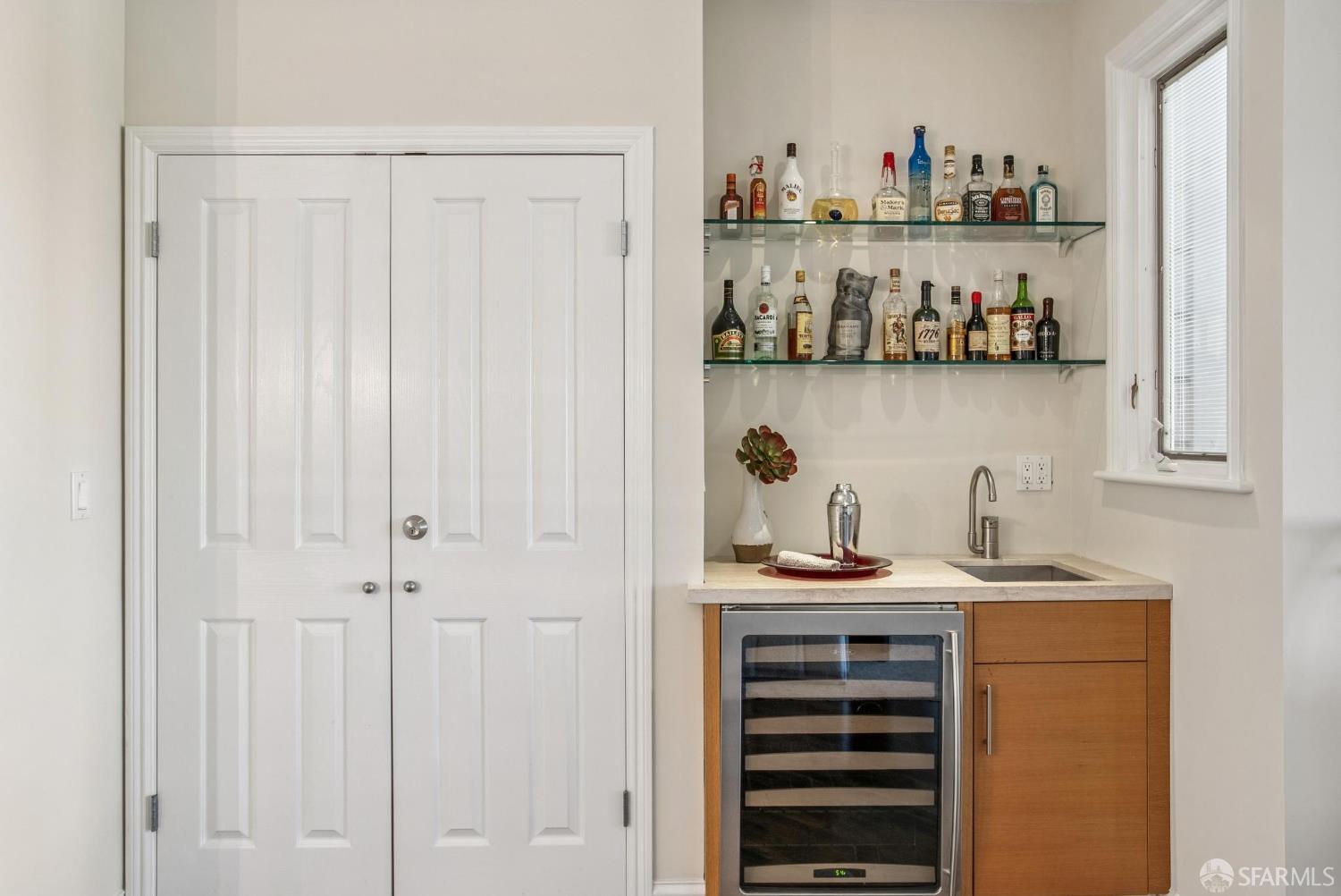 Detail Gallery Image 11 of 47 For 2550 Greenwich St, San Francisco,  CA 94123 - 4 Beds | 3/1 Baths