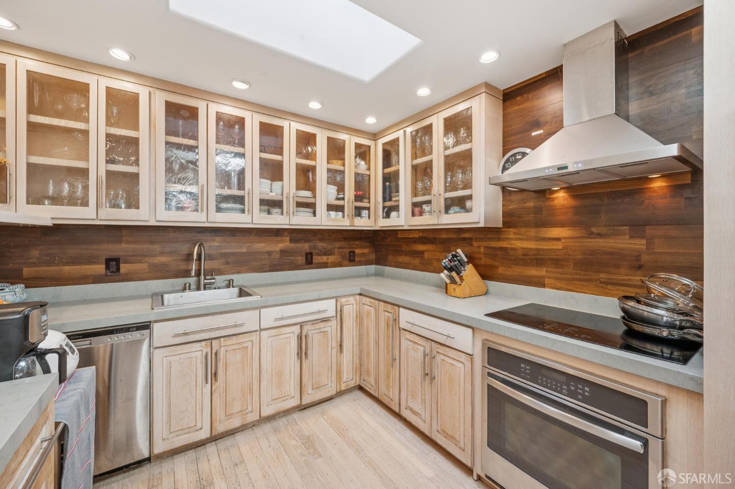 Detail Gallery Image 4 of 17 For 335 S Van Ness Ave, San Francisco,  CA 94103 - – Beds | – Baths