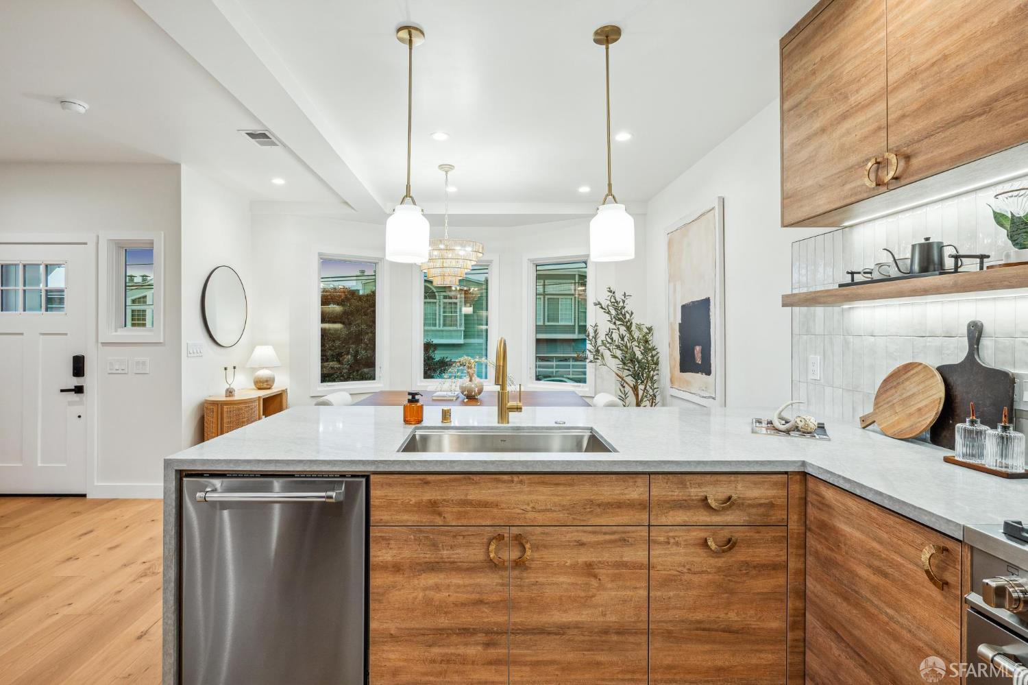 Detail Gallery Image 8 of 67 For 57 Niagara Ave, San Francisco,  CA 94112 - 5 Beds | 4/1 Baths