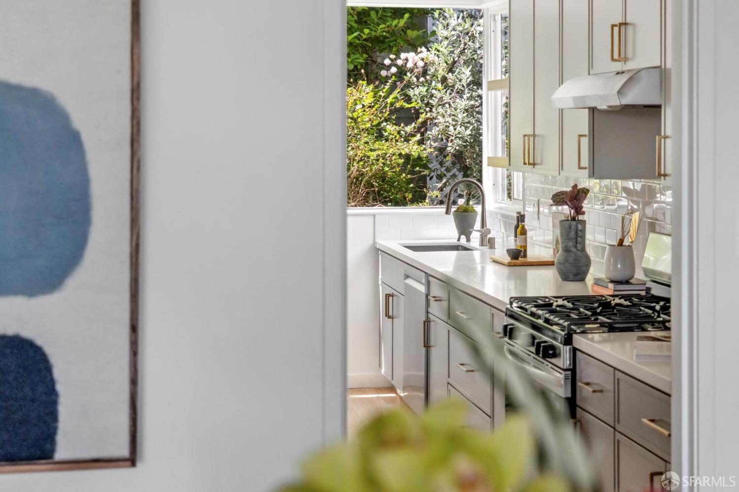 Detail Gallery Image 13 of 40 For 750 Francisco St, San Francisco,  CA 94133 - 1 Beds | 1 Baths