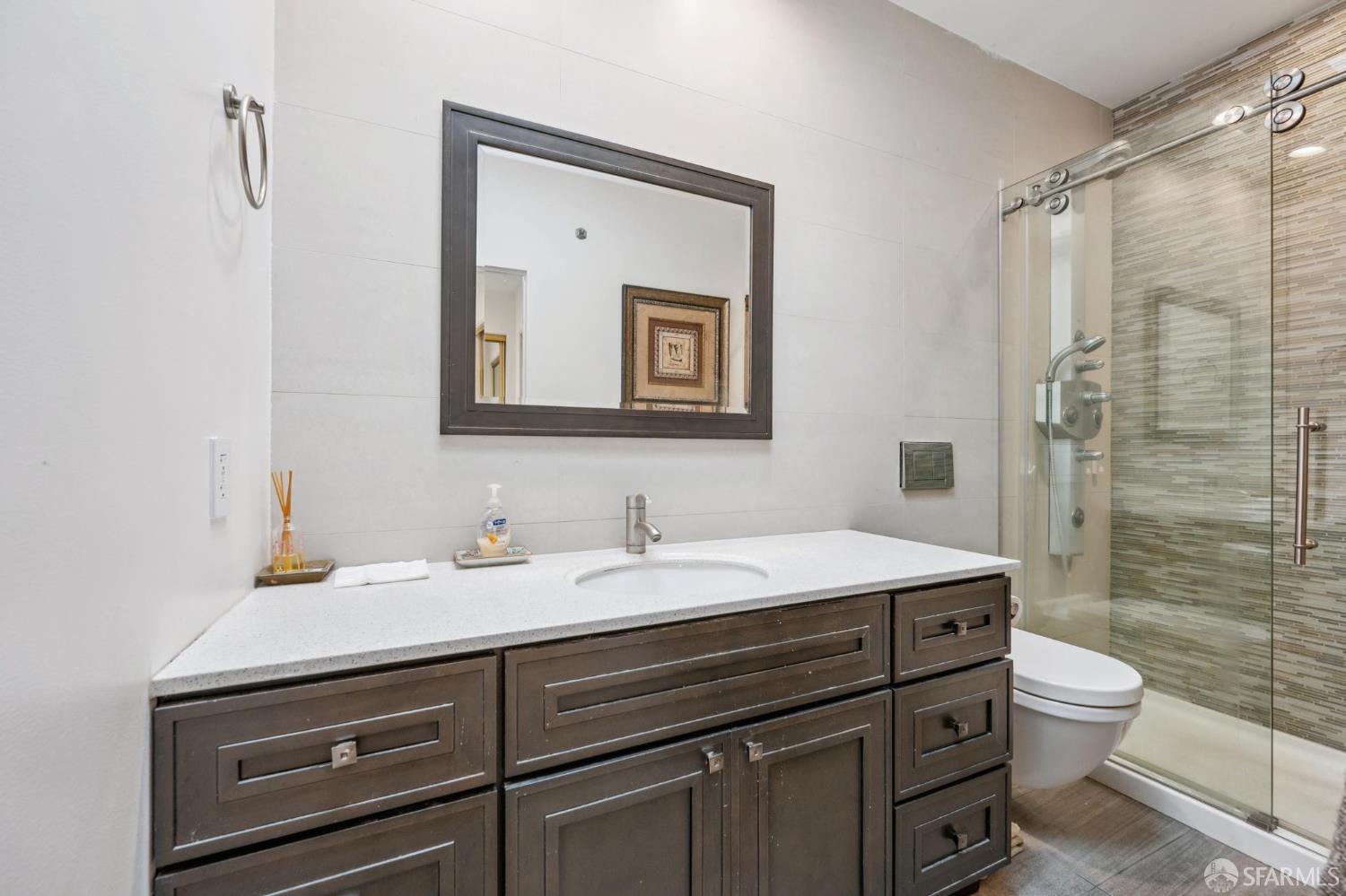 Detail Gallery Image 5 of 17 For 335 S Van Ness Ave, San Francisco,  CA 94103 - – Beds | – Baths