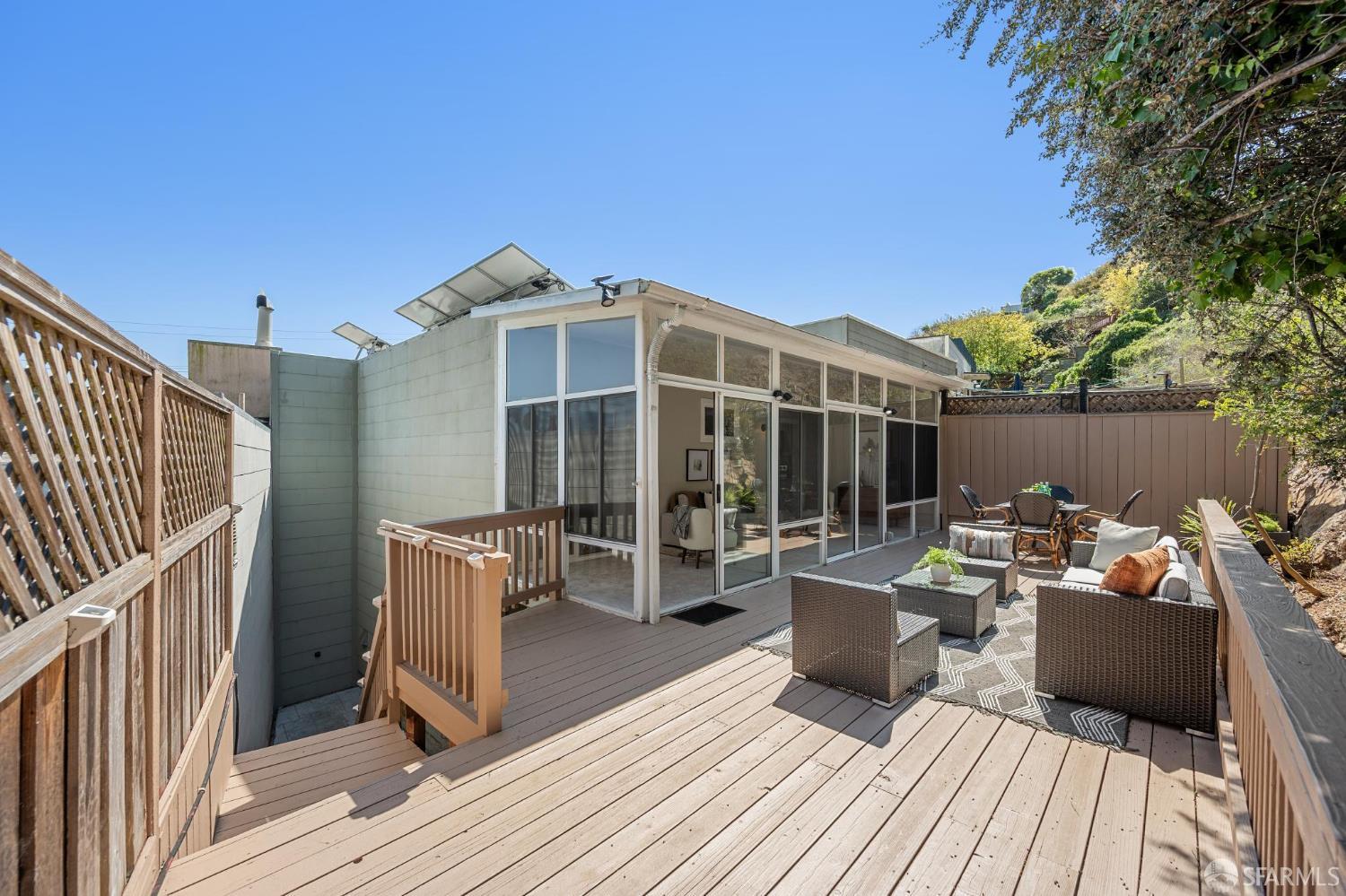 Detail Gallery Image 31 of 72 For 330 Los Palmos Dr, San Francisco,  CA 94127 - 3 Beds | 2 Baths