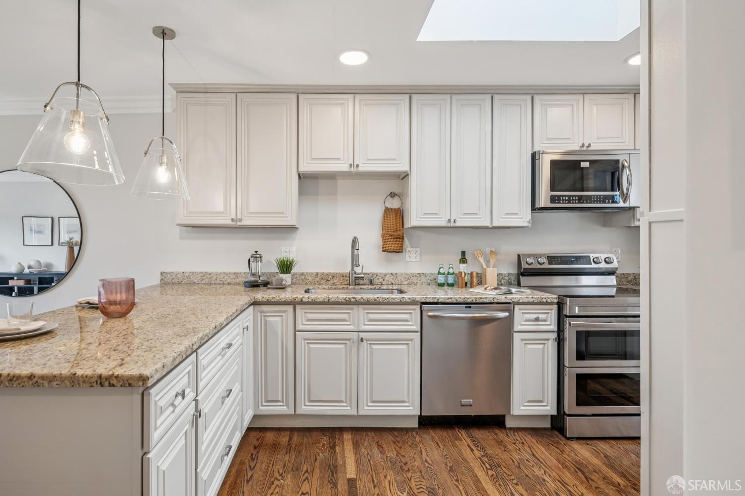 Detail Gallery Image 21 of 72 For 330 Los Palmos Dr, San Francisco,  CA 94127 - 3 Beds | 2 Baths