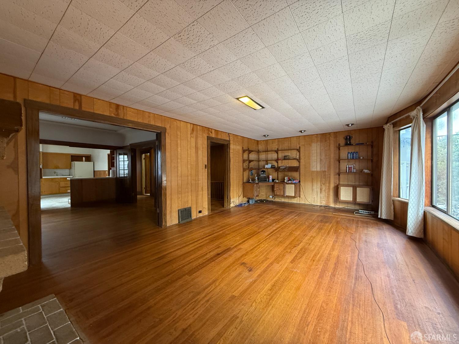 Detail Gallery Image 3 of 20 For 1463 18th Ave, San Francisco,  CA 94122 - 2 Beds | 1/1 Baths