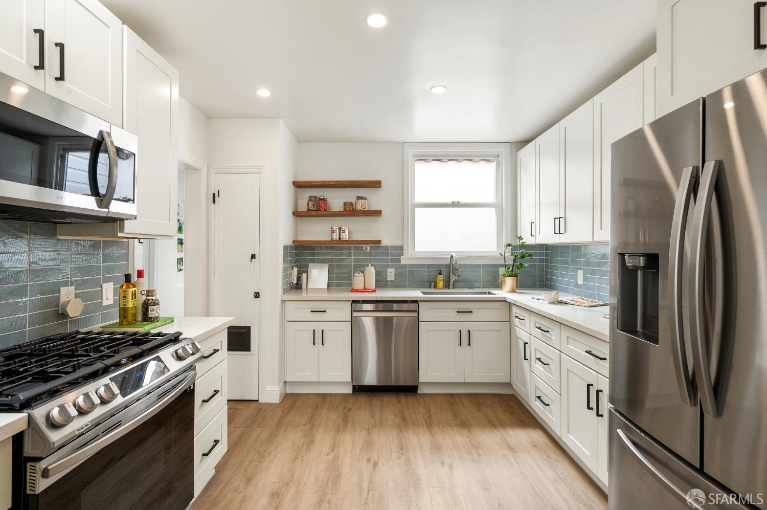 Detail Gallery Image 7 of 23 For 475 Justin Dr, San Francisco,  CA 94112 - 3 Beds | 2 Baths