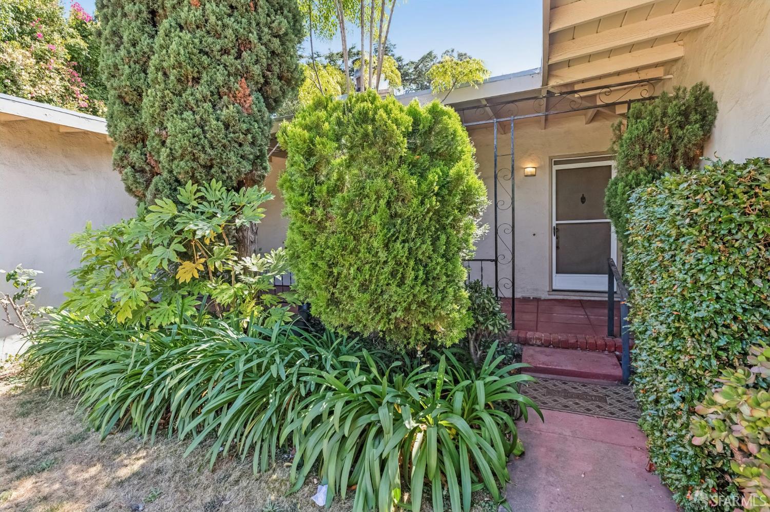 Detail Gallery Image 5 of 31 For 1151 Eastmoor Rd, Burlingame,  CA 94010 - 2 Beds | 1 Baths