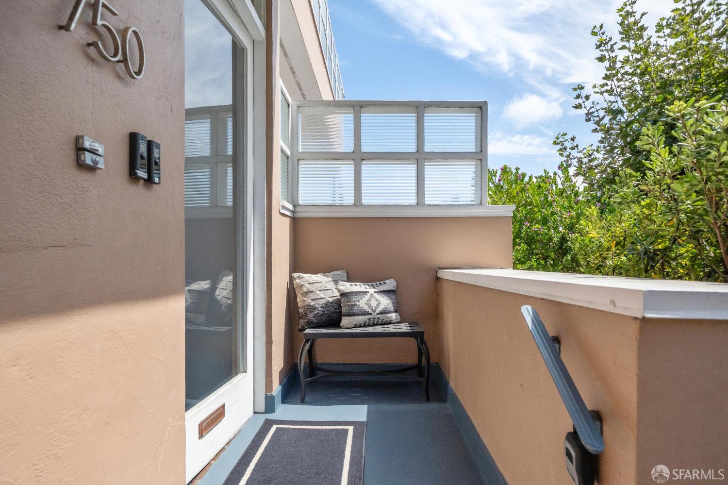 Photo #4: 425068587 Listing 
