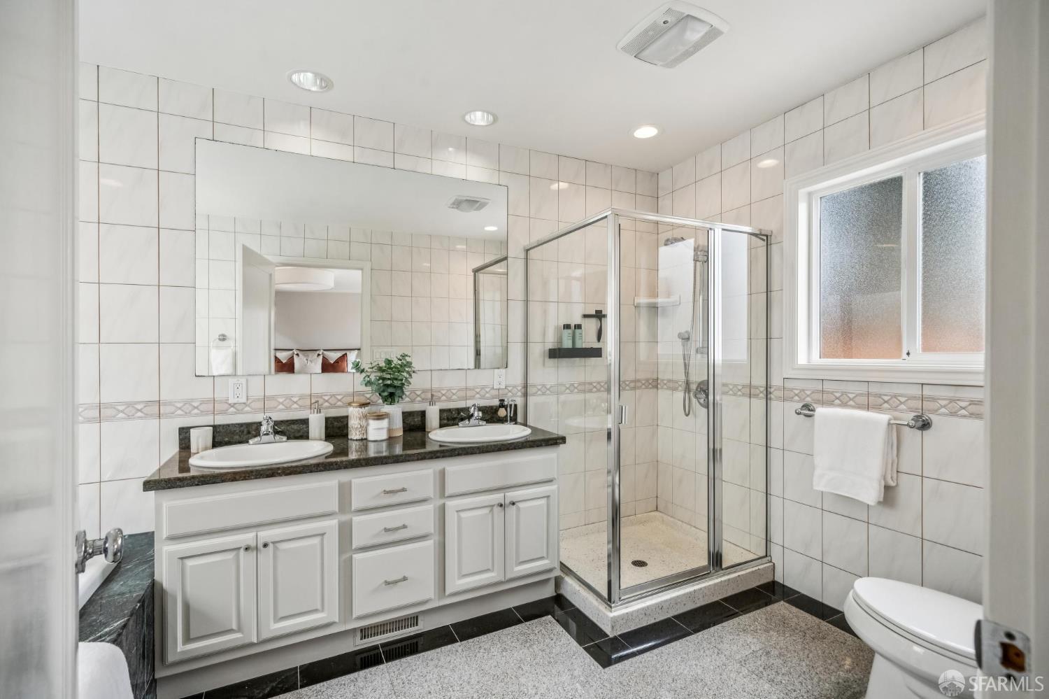 Detail Gallery Image 26 of 51 For 2430 33rd Ave, San Francisco,  CA 94116 - 5 Beds | 3 Baths