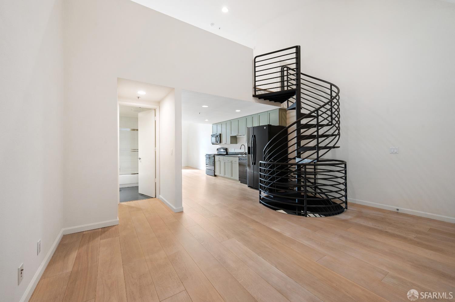 Photo #2: 425065838 Listing 
