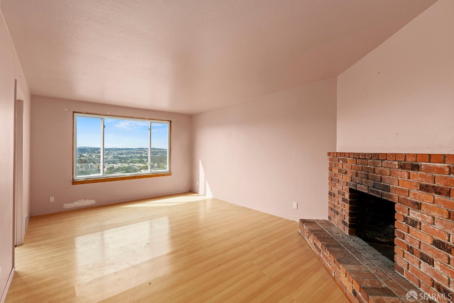 Detail Gallery Image 3 of 34 For 501 Sargent St, San Francisco,  CA 94132 - 3 Beds | 2 Baths