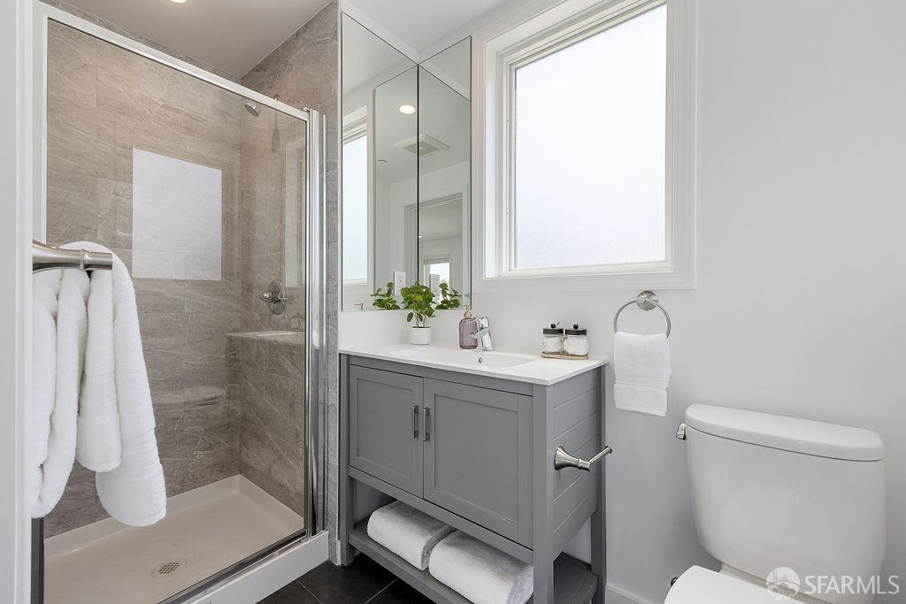 Detail Gallery Image 10 of 30 For 299 Sagamore St, San Francisco,  CA 94112 - 5 Beds | 4 Baths