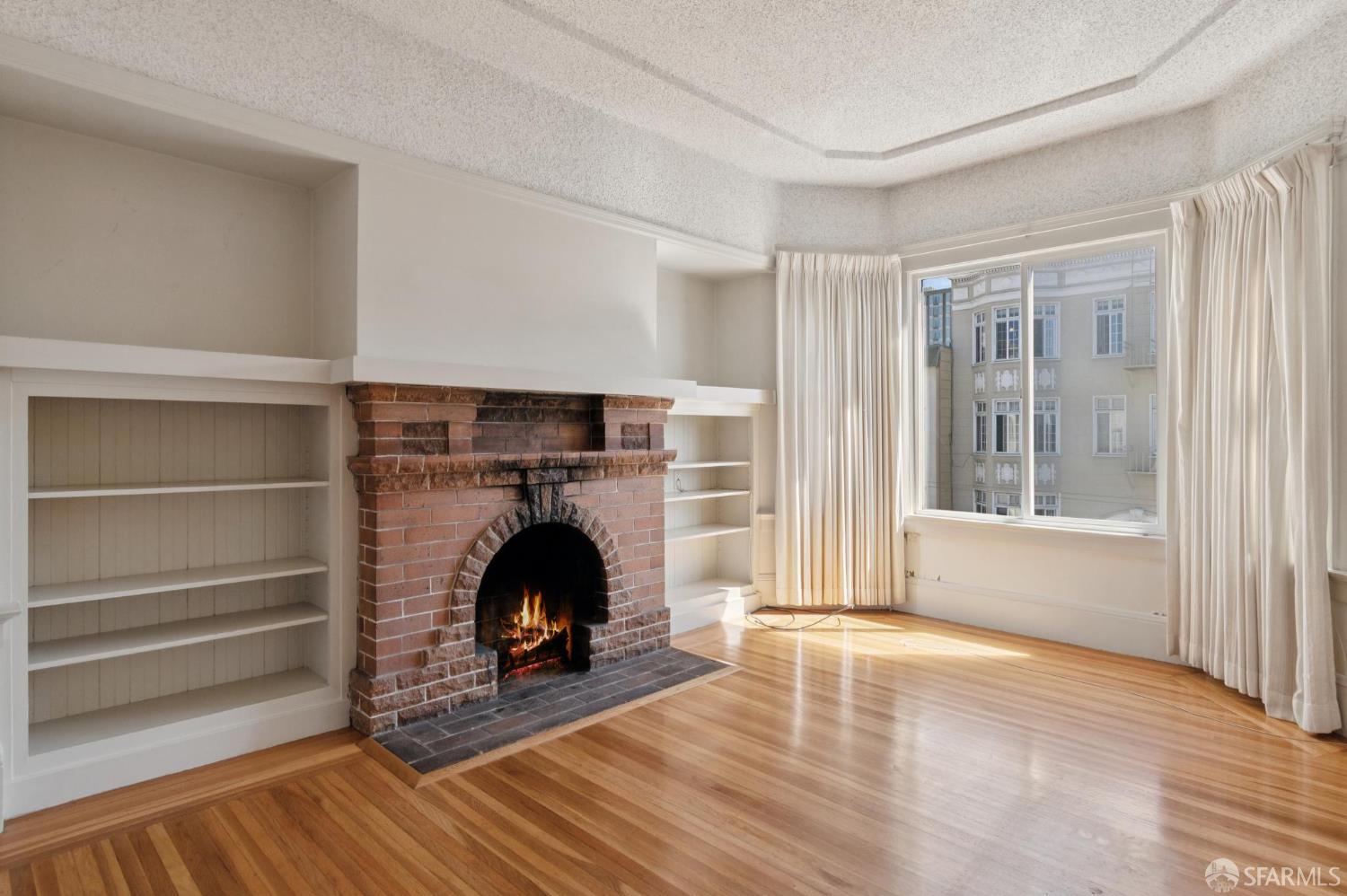 Detail Gallery Image 8 of 17 For 1374 Chestnut St, San Francisco,  CA 94123 - 4 Beds | 2 Baths
