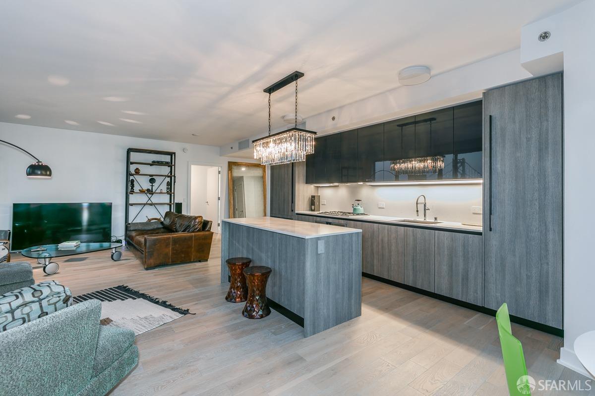 Photo #6: 425072170 Listing: Photo #6