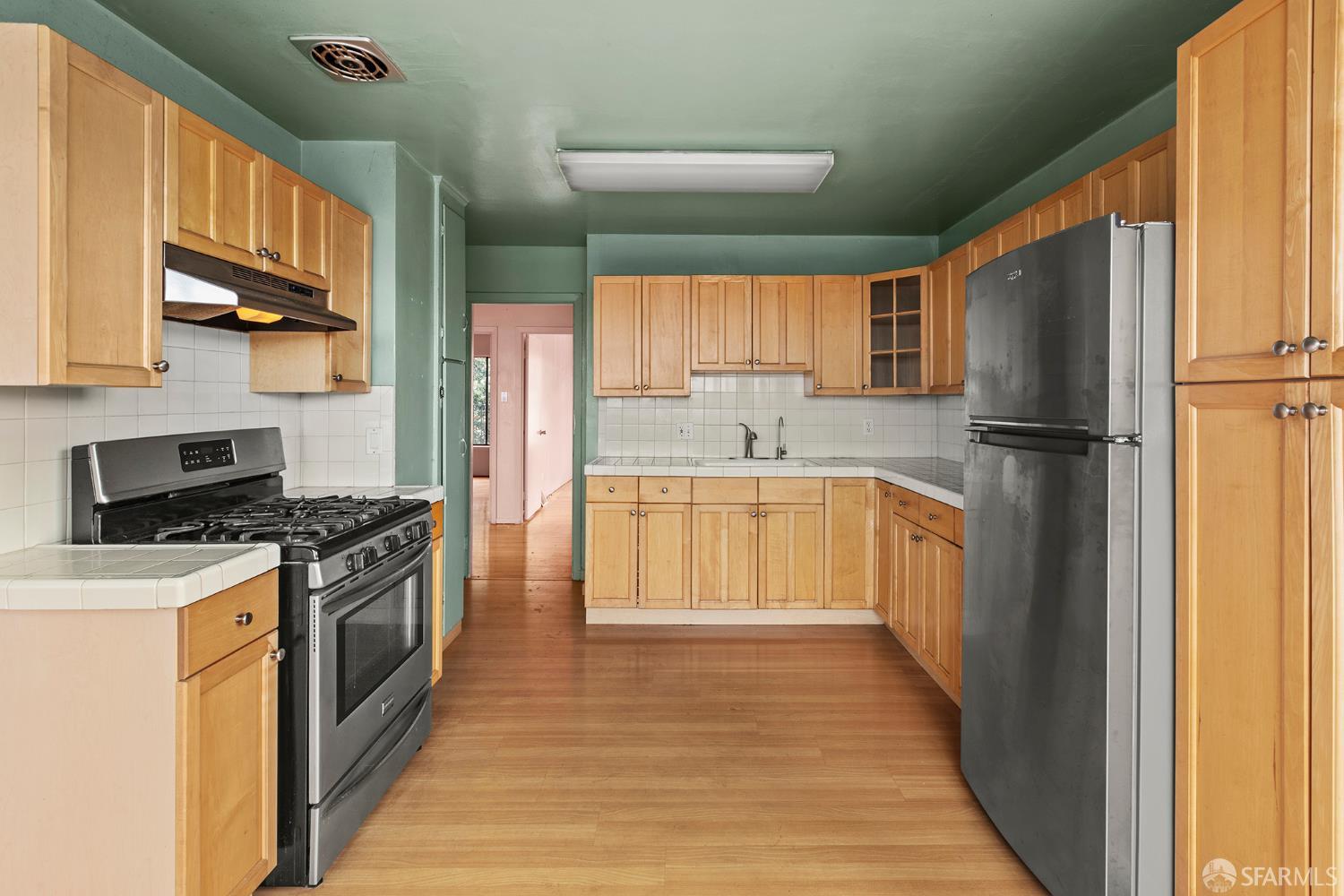 Detail Gallery Image 6 of 34 For 501 Sargent St, San Francisco,  CA 94132 - 3 Beds | 2 Baths