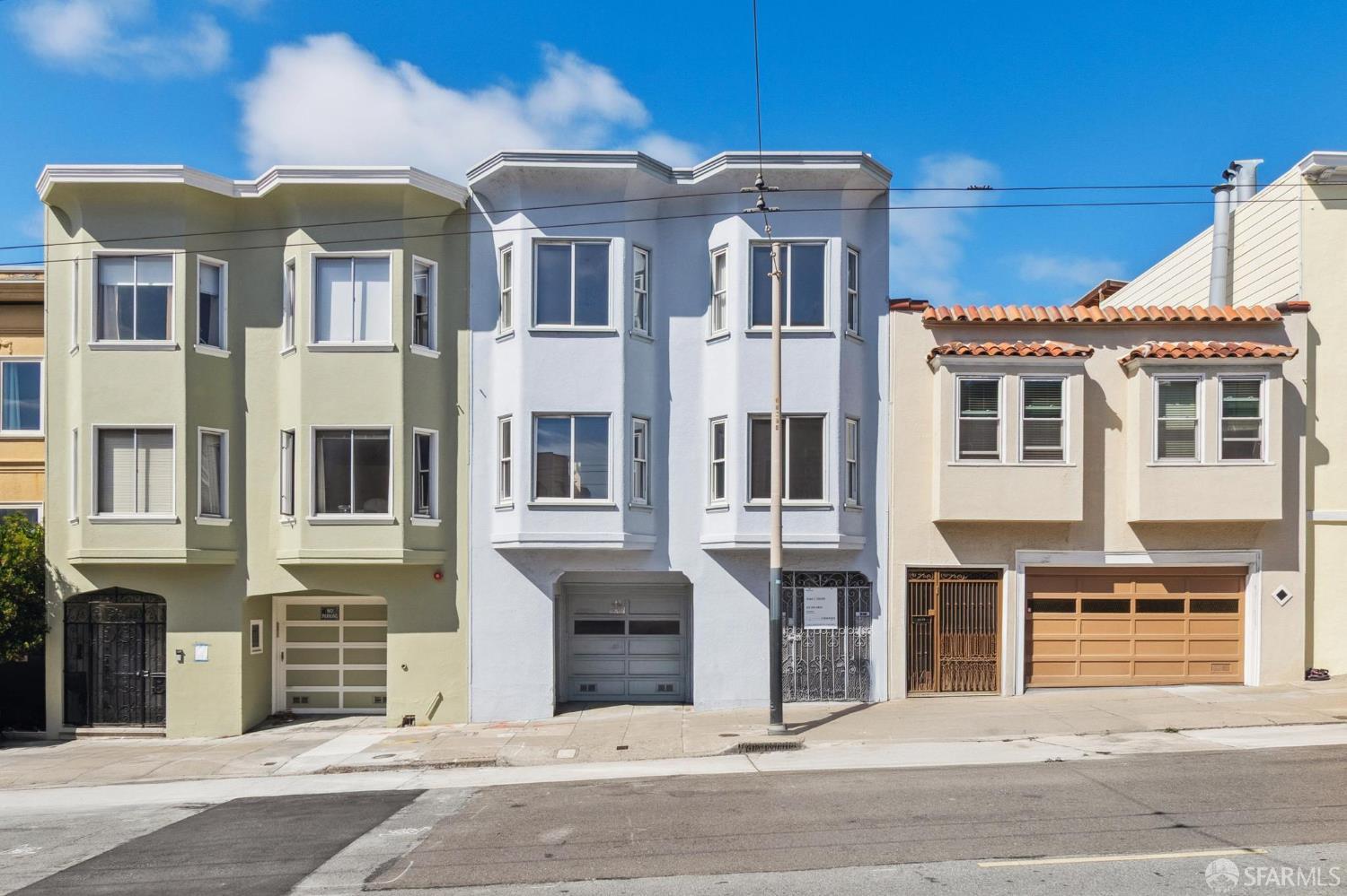 Detail Gallery Image 2 of 17 For 1374 Chestnut St, San Francisco,  CA 94123 - 4 Beds | 2 Baths