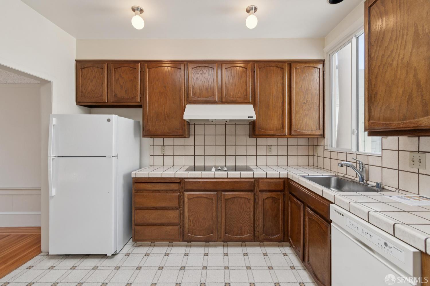 Detail Gallery Image 4 of 17 For 1374 Chestnut St, San Francisco,  CA 94123 - 4 Beds | 2 Baths