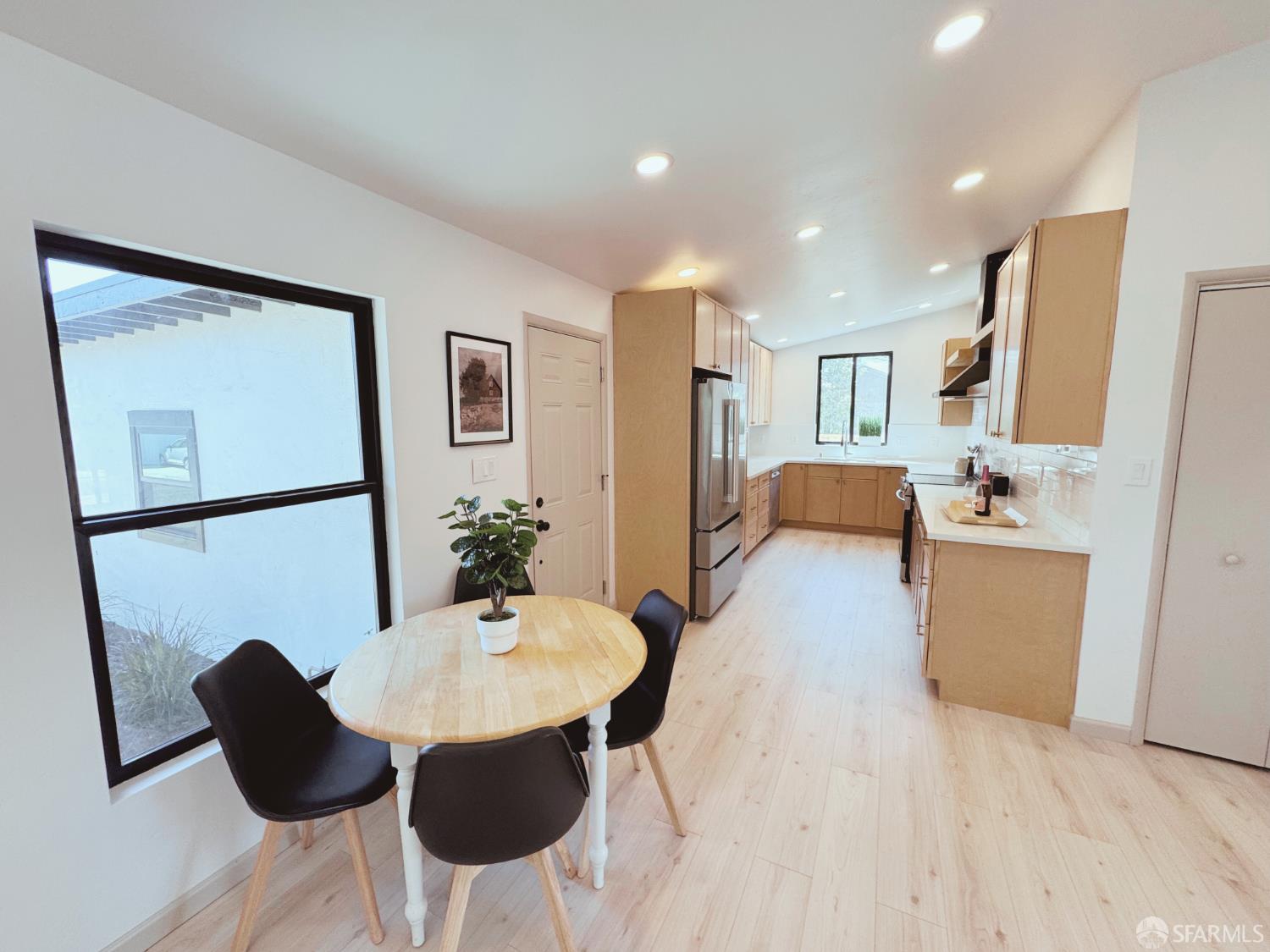 Detail Gallery Image 10 of 33 For 1517 Maxine Ave, San Mateo,  CA 94401 - 3 Beds | 2 Baths