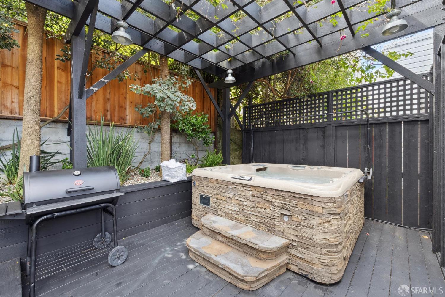 Detail Gallery Image 51 of 58 For 2841 Larkin St, San Francisco,  CA 94019 - 4 Beds | 3/1 Baths