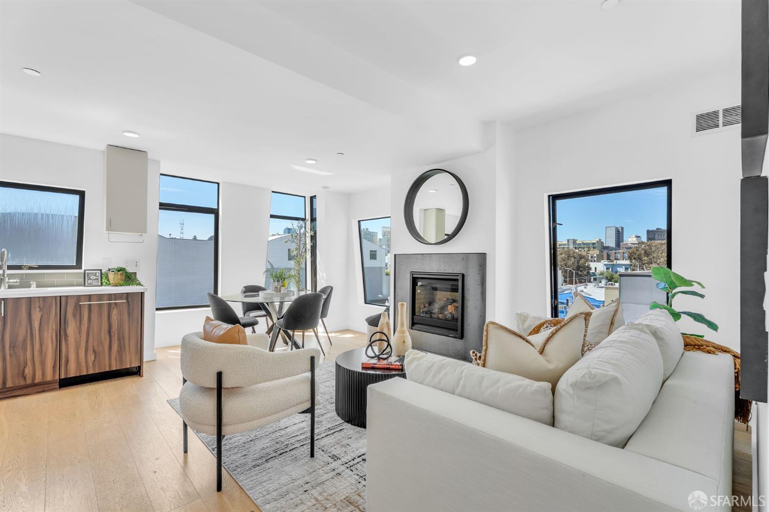 Photo #3: 425071959 Listing 