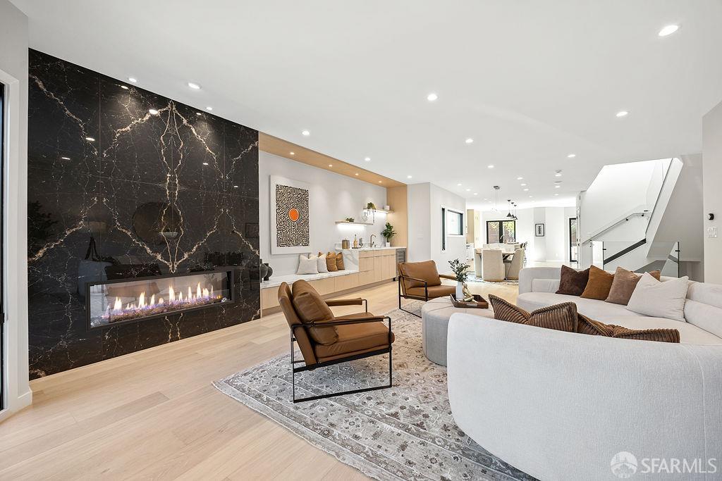 Detail Gallery Image 4 of 68 For 480 Andover St, San Francisco,  CA 94110 - 3 Beds | 3/1 Baths