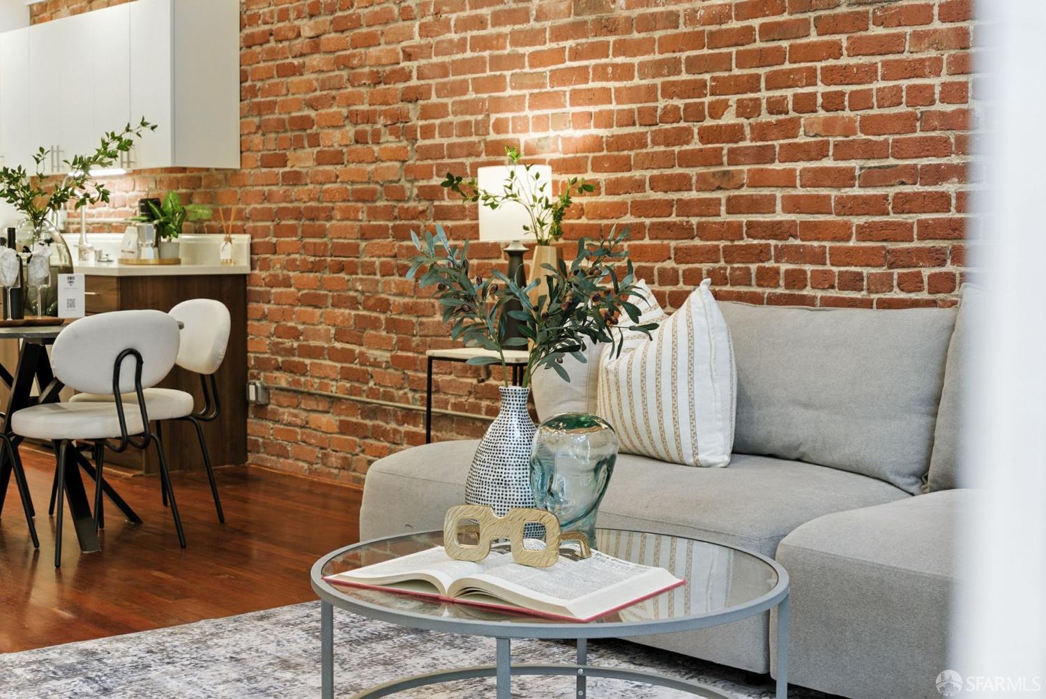 Photo #6: 425072350 Listing 