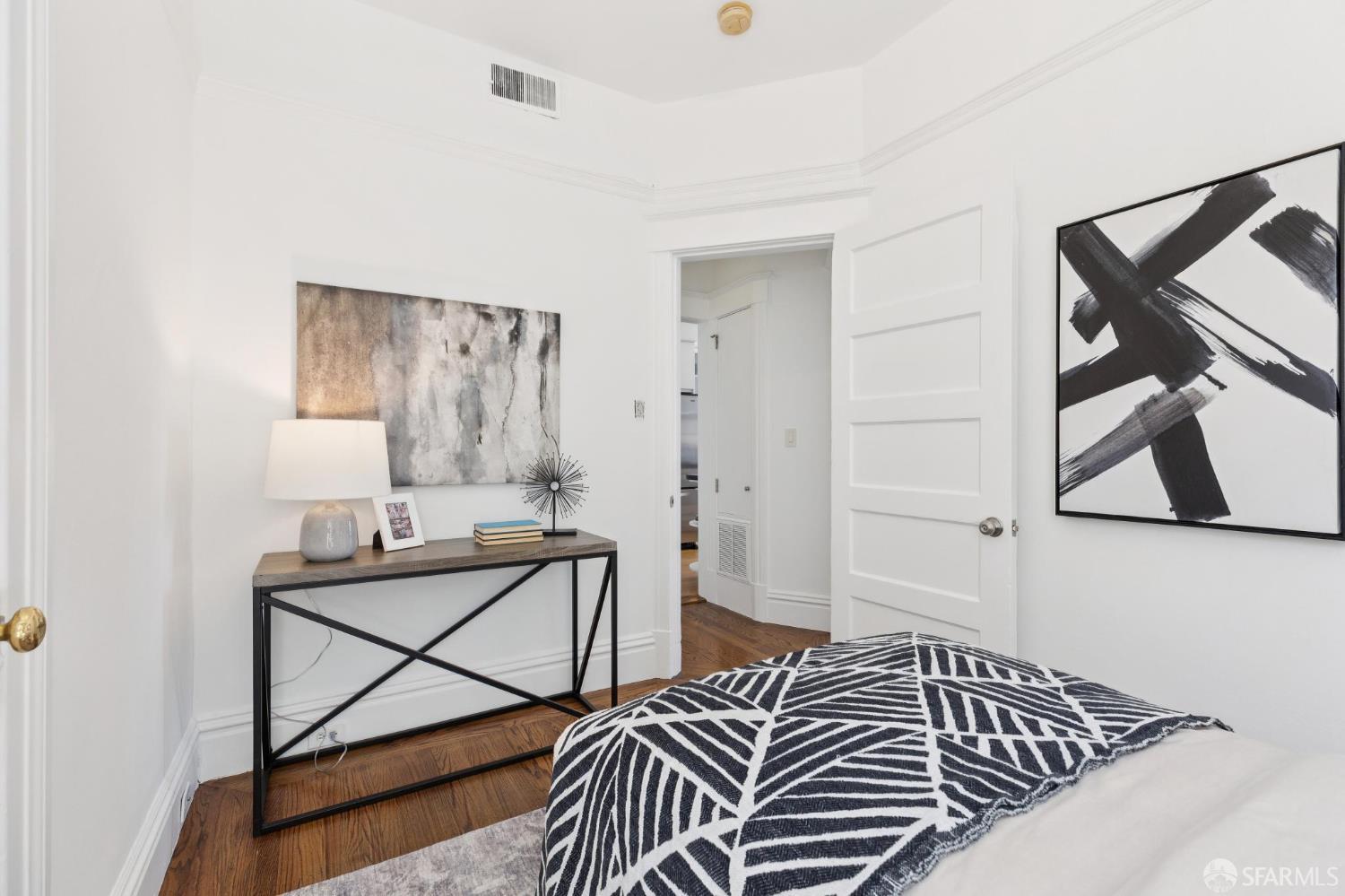 Detail Gallery Image 17 of 24 For 880 Chestnut St, San Francisco,  CA 94133 - 2 Beds | 1 Baths