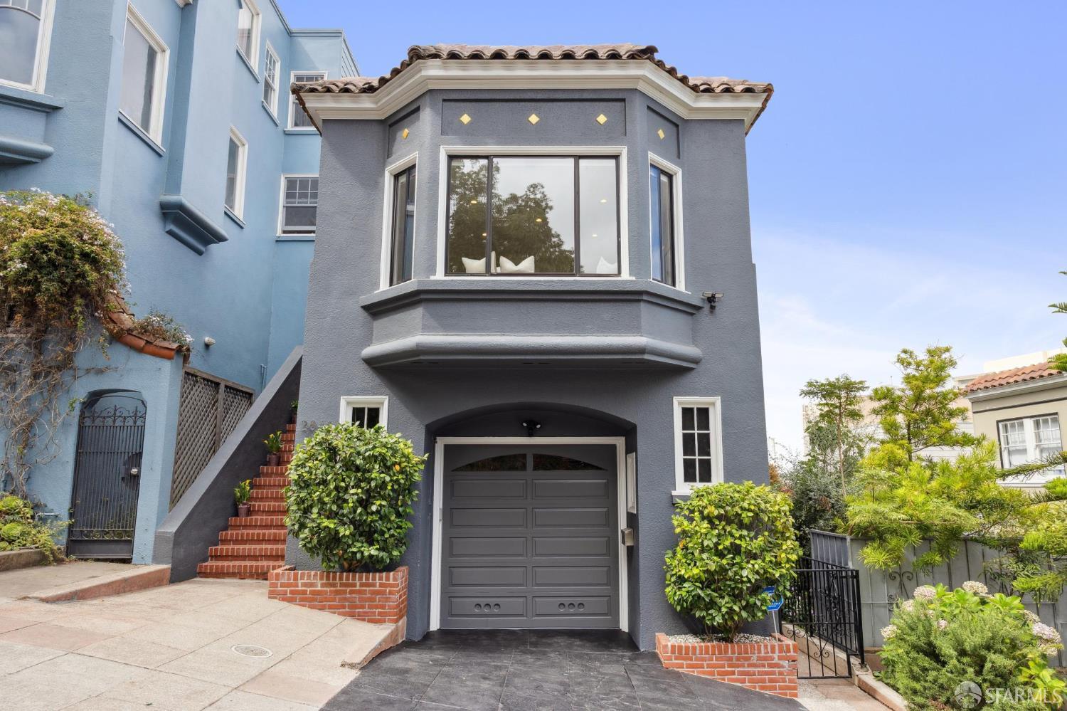 Detail Gallery Image 2 of 58 For 2841 Larkin St, San Francisco,  CA 94019 - 4 Beds | 3/1 Baths