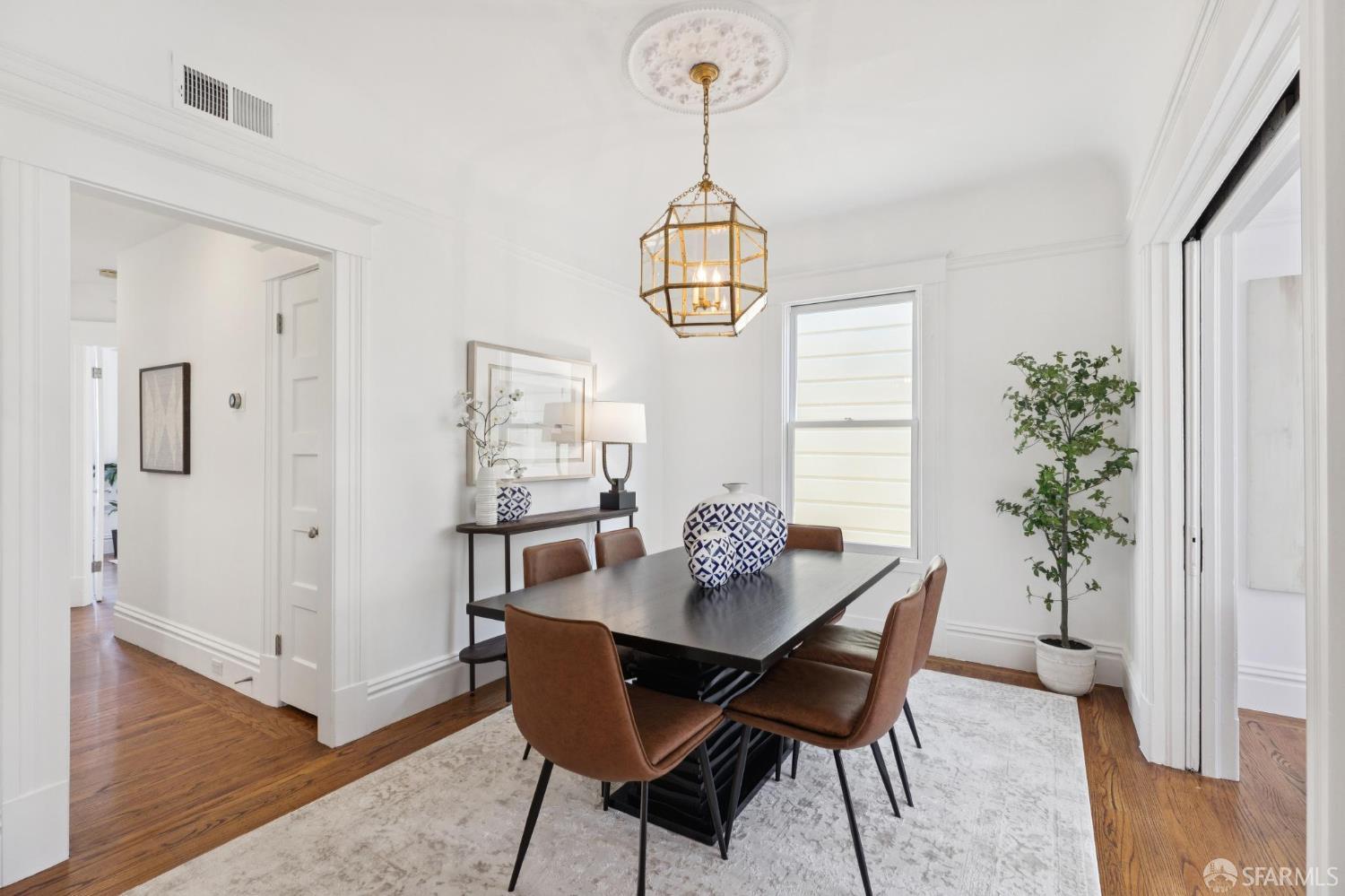 Detail Gallery Image 6 of 24 For 880 Chestnut St, San Francisco,  CA 94133 - 2 Beds | 1 Baths