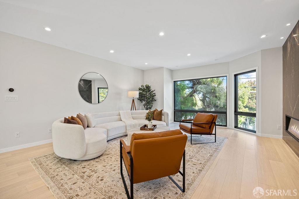 Detail Gallery Image 5 of 68 For 480 Andover St, San Francisco,  CA 94110 - 3 Beds | 3/1 Baths