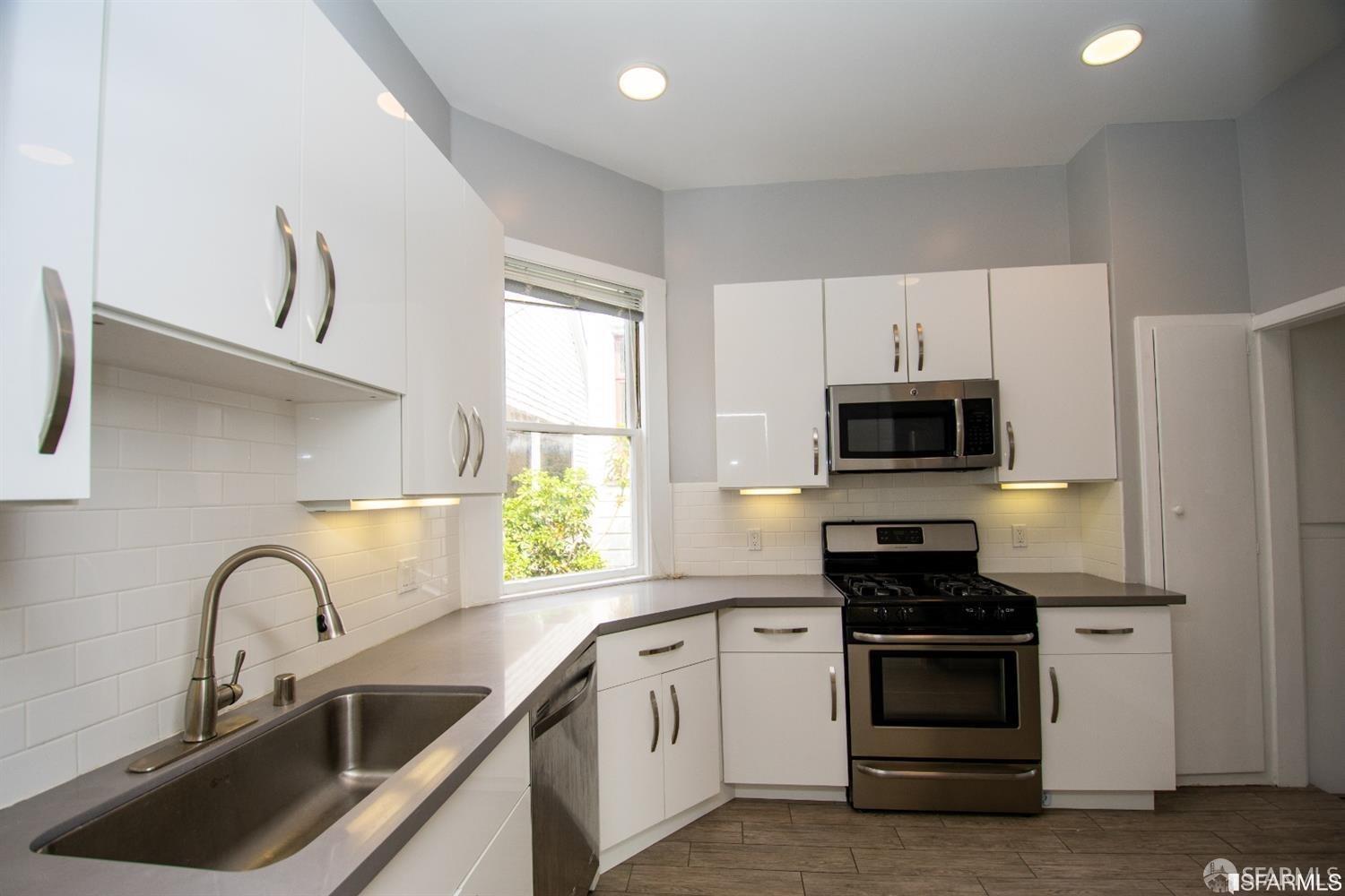 Detail Gallery Image 2 of 16 For 500 Eugenia Ave a,  San Francisco,  CA 94110 - 1 Beds | 1 Baths