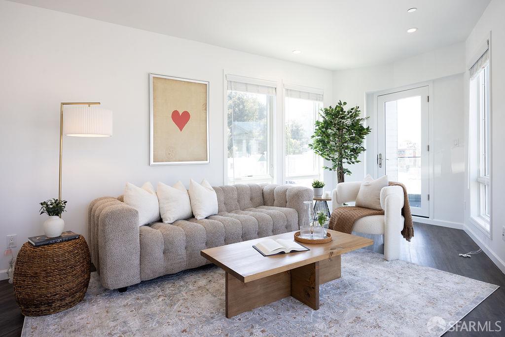 Detail Gallery Image 9 of 30 For 299 Sagamore St, San Francisco,  CA 94112 - 5 Beds | 4 Baths