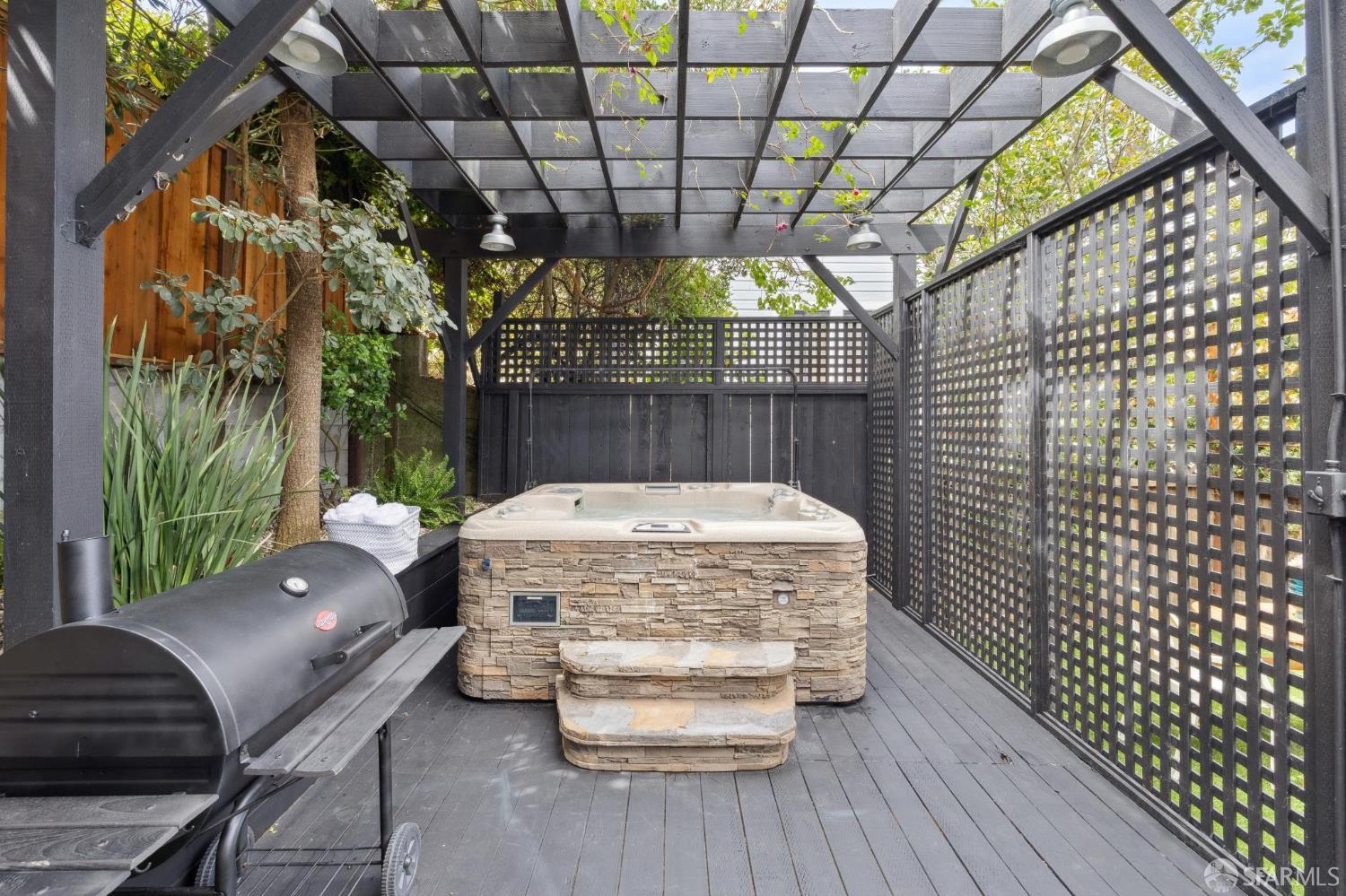 Detail Gallery Image 50 of 58 For 2841 Larkin St, San Francisco,  CA 94019 - 4 Beds | 3/1 Baths