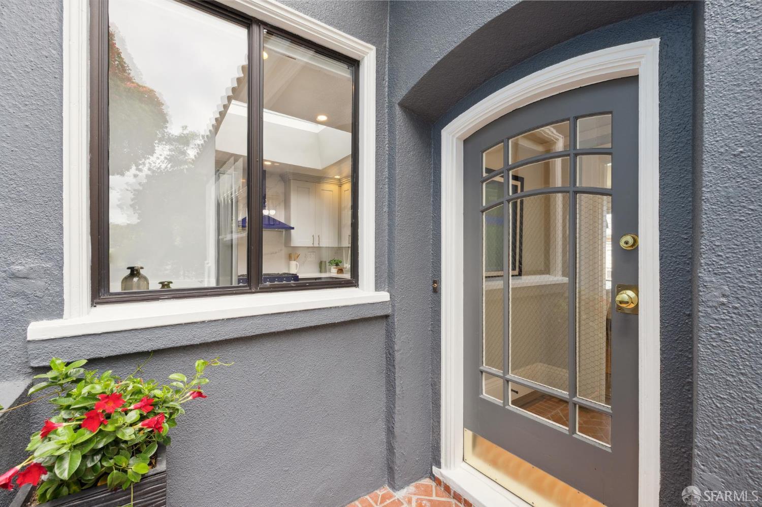 Detail Gallery Image 3 of 58 For 2841 Larkin St, San Francisco,  CA 94019 - 4 Beds | 3/1 Baths