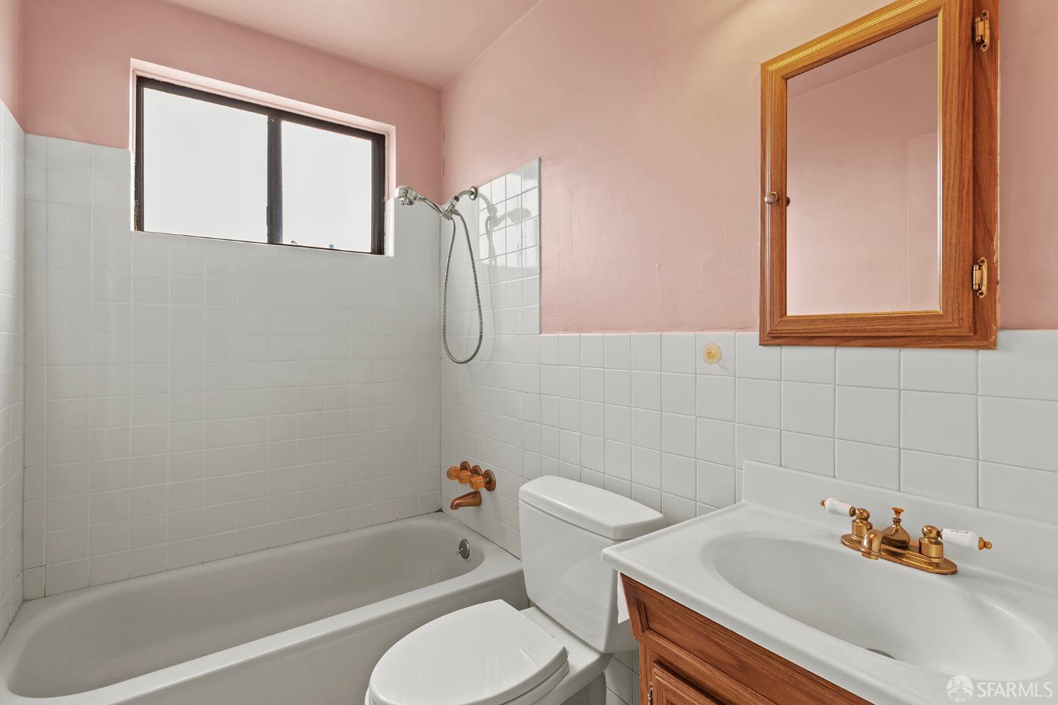 Detail Gallery Image 13 of 34 For 501 Sargent St, San Francisco,  CA 94132 - 3 Beds | 2 Baths