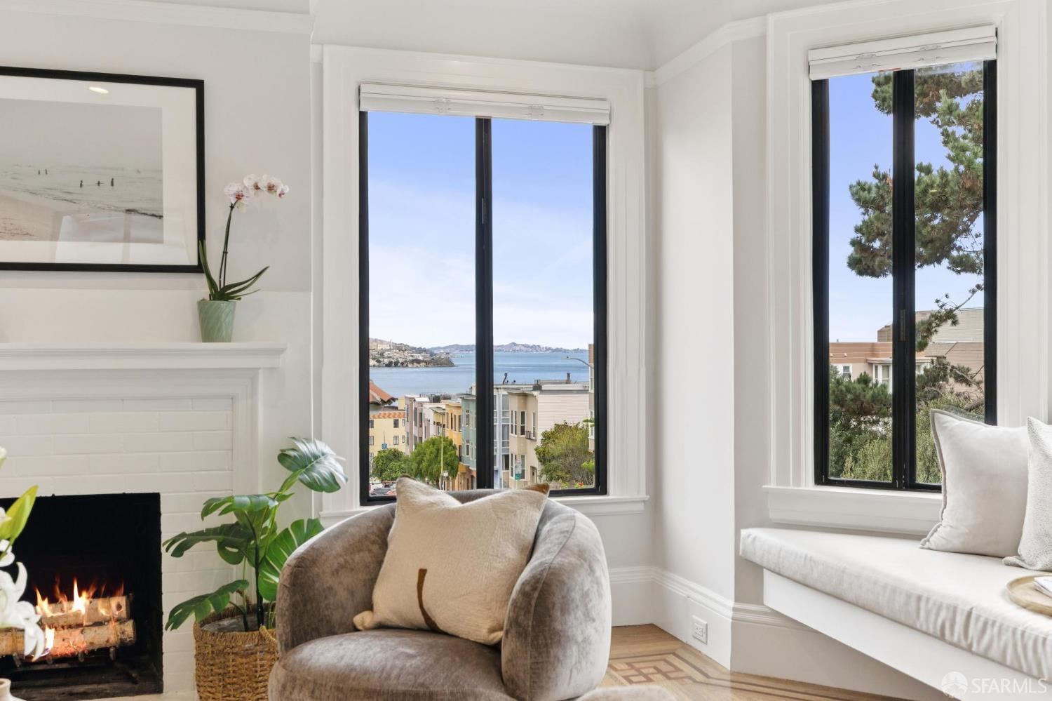Detail Gallery Image 7 of 58 For 2841 Larkin St, San Francisco,  CA 94019 - 4 Beds | 3/1 Baths