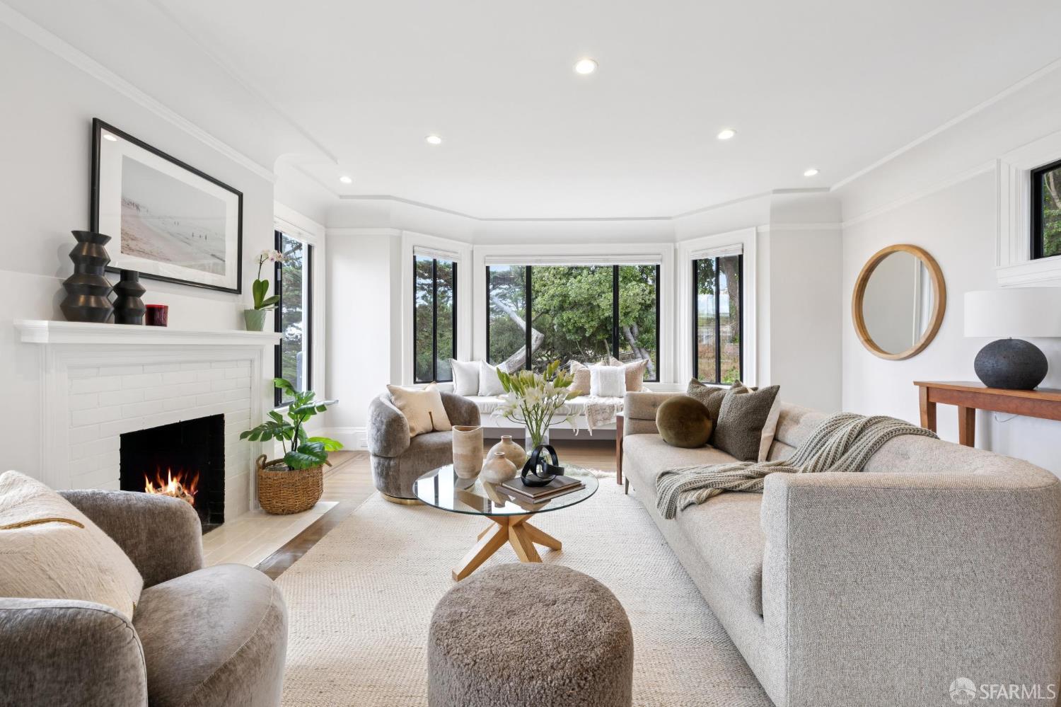 Detail Gallery Image 8 of 58 For 2841 Larkin St, San Francisco,  CA 94019 - 4 Beds | 3/1 Baths