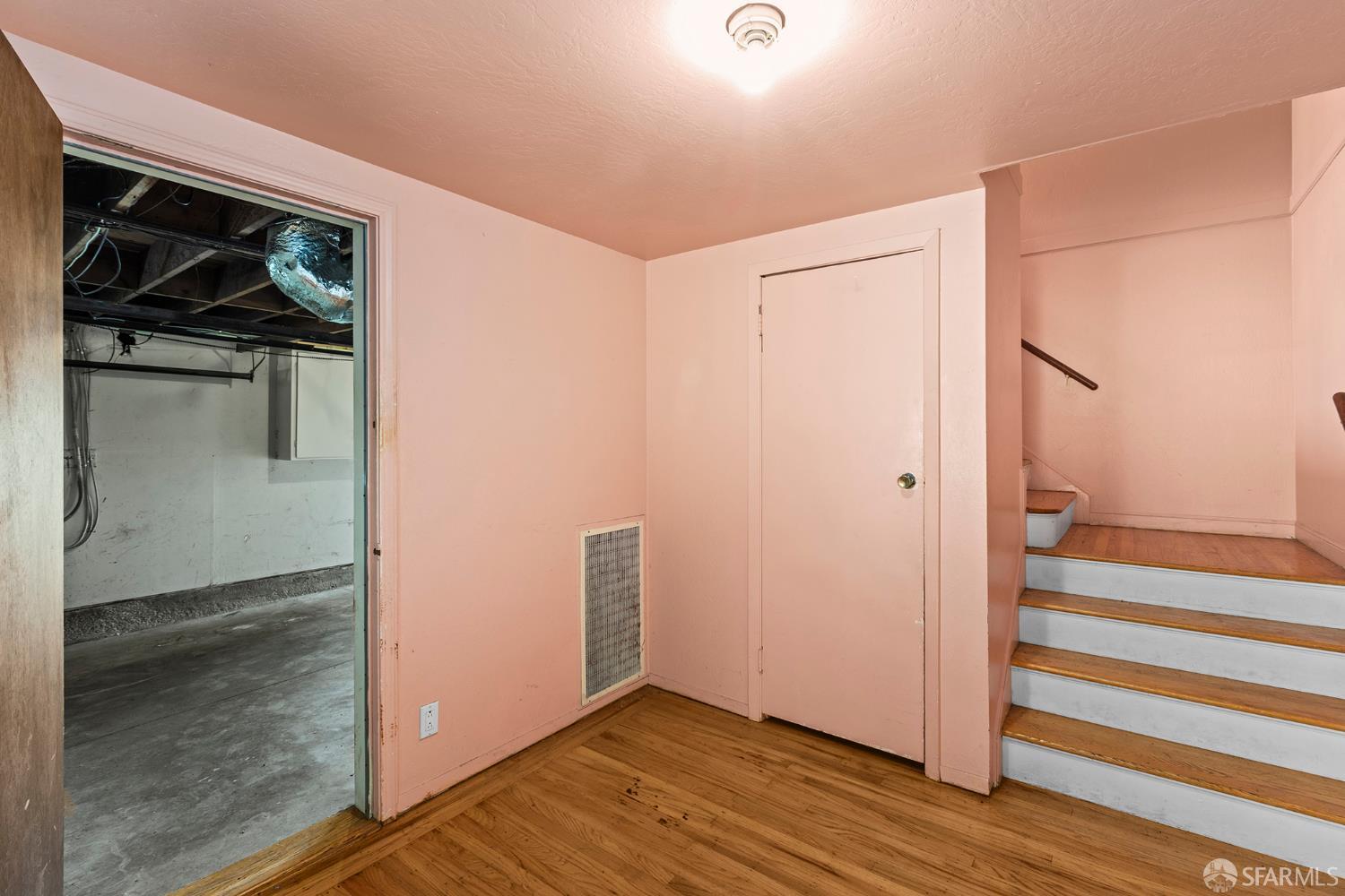 Detail Gallery Image 2 of 34 For 501 Sargent St, San Francisco,  CA 94132 - 3 Beds | 2 Baths